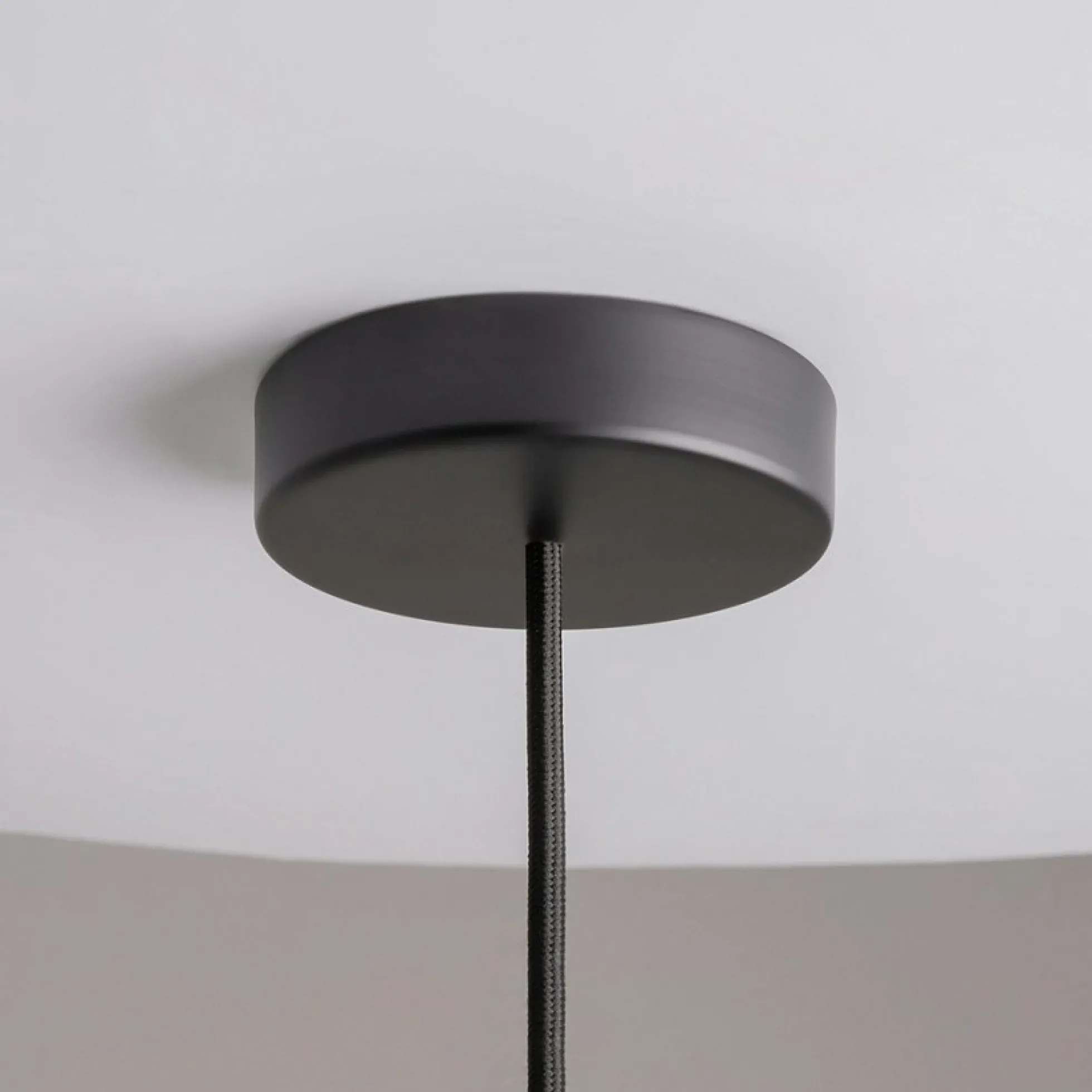 Suspension noire & blanche en verre - forme sablier WINDER