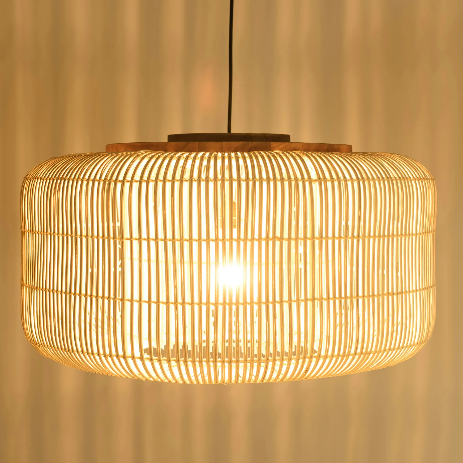 Suspension seau 76x76cm en rotin couleur naturelle et teck FOLELLI