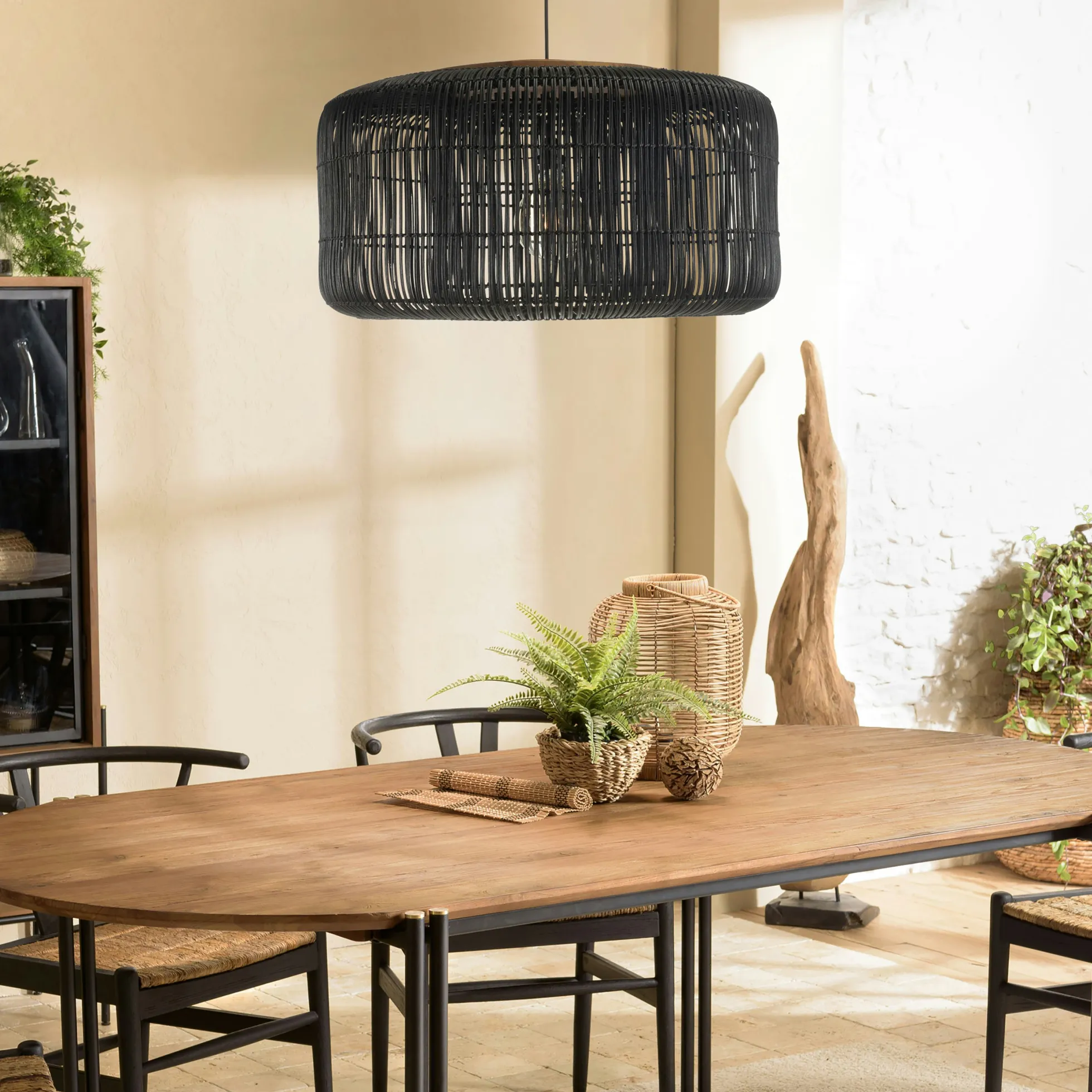 Suspension seau 76x76cm en rotin couleur noire et teck FOLELLI