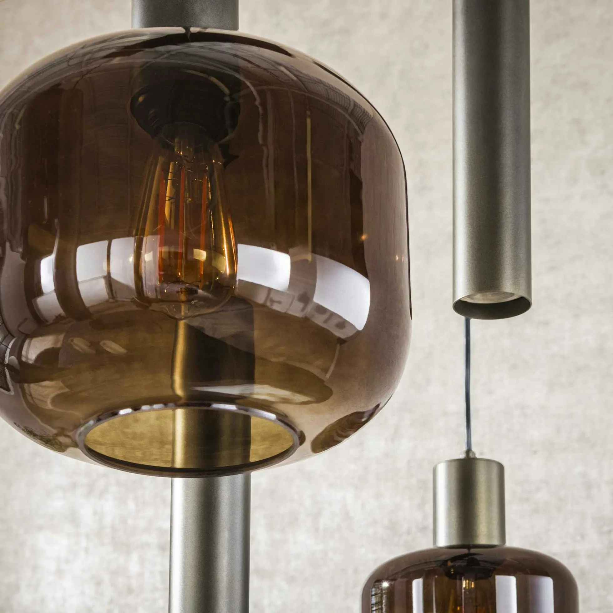 Suspension verre & métal – globes bruns + tubes bronze NOVA