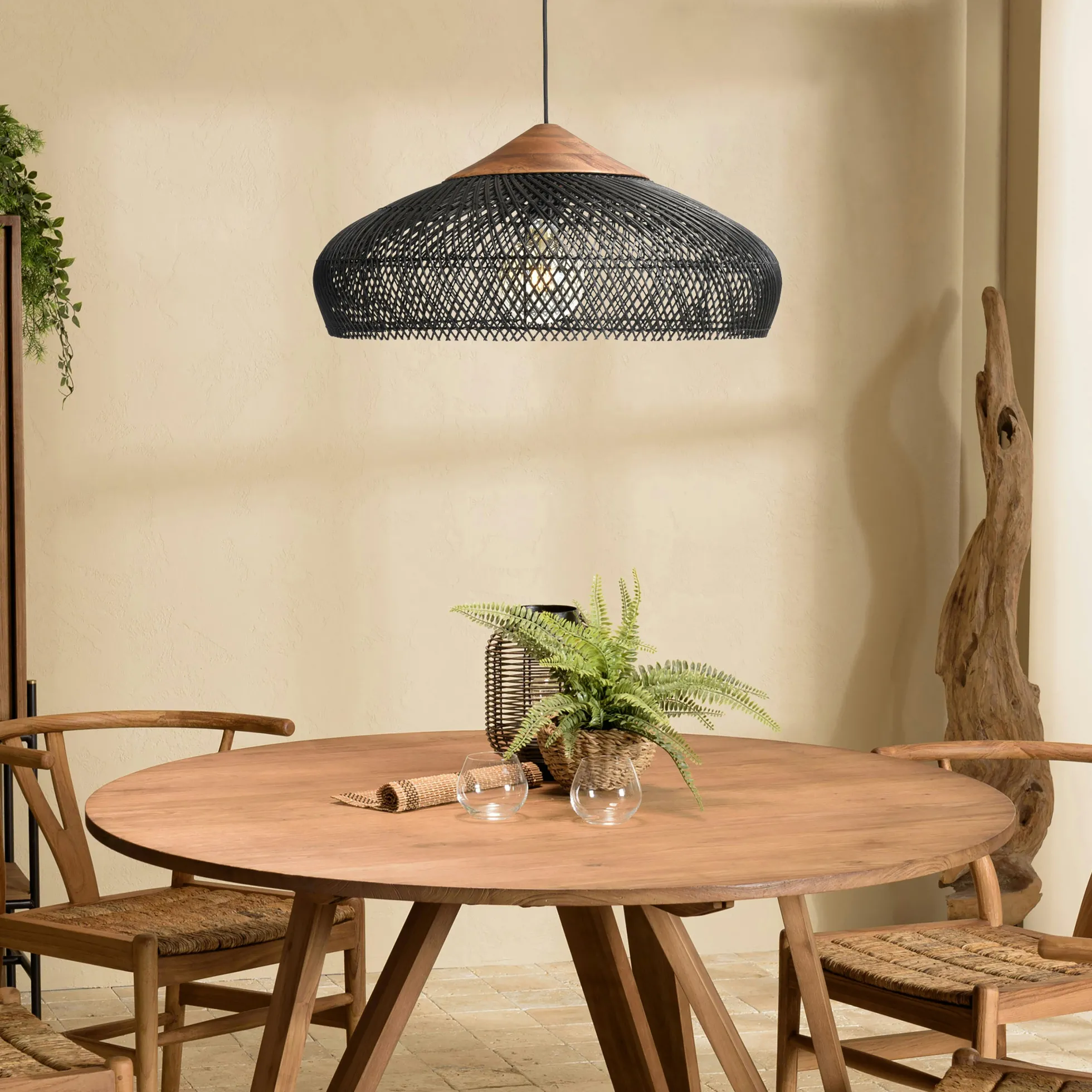 Suspension 65x65cm en rotin couleur noire et teck recyclé FOLELLI