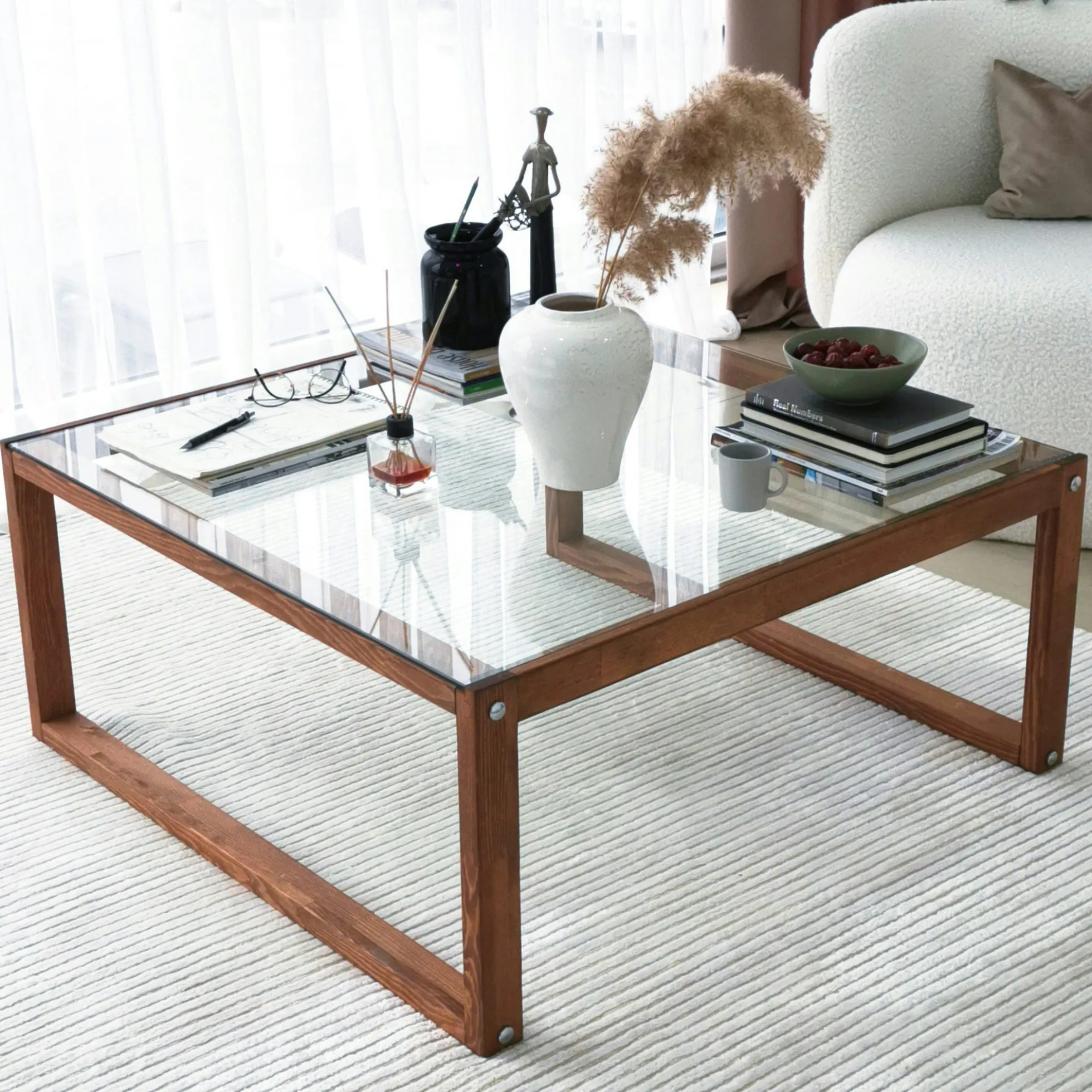 Table basse carrée en verre et bois brun LHASA