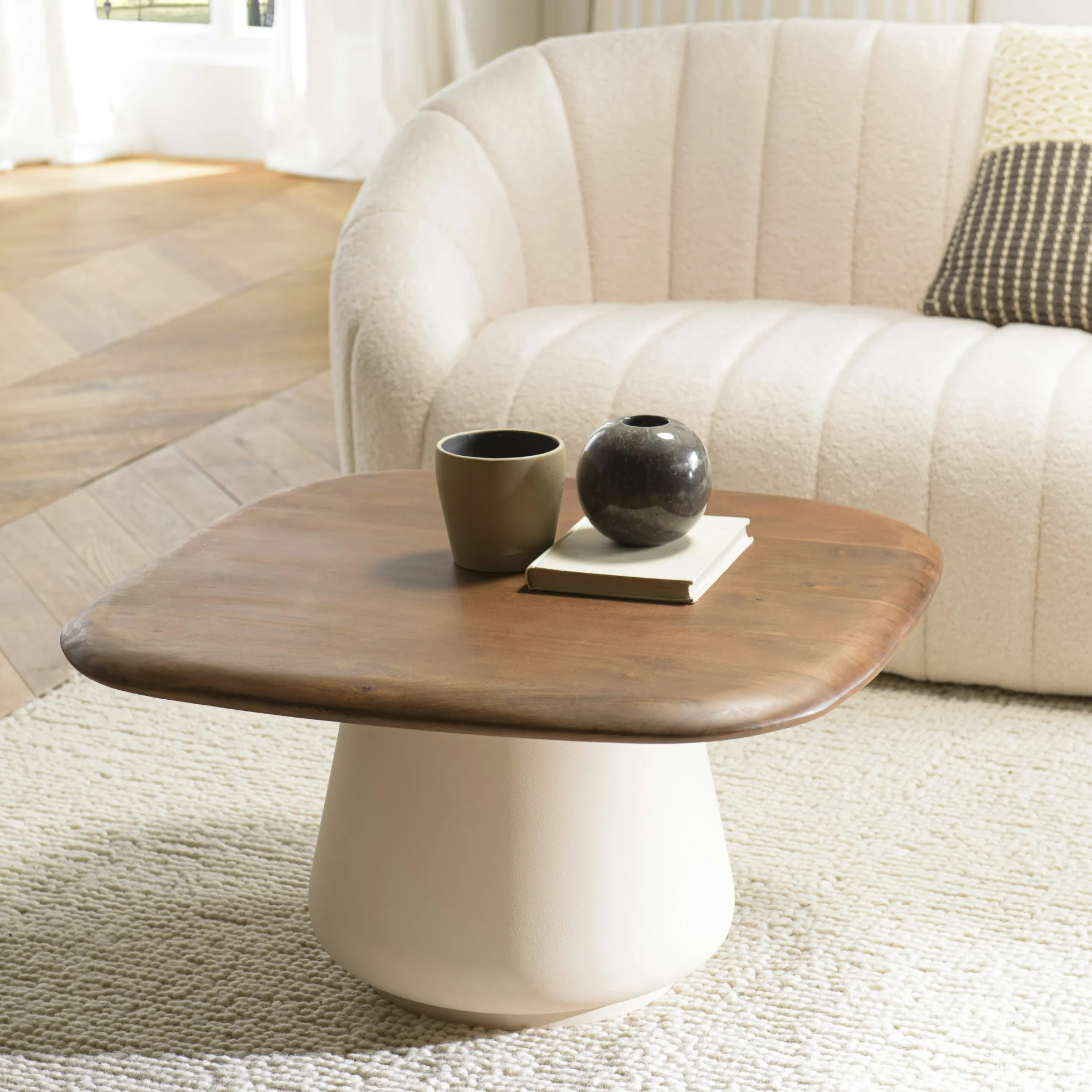 Table basse 70 cm en manguier pied ivoire TOSCA