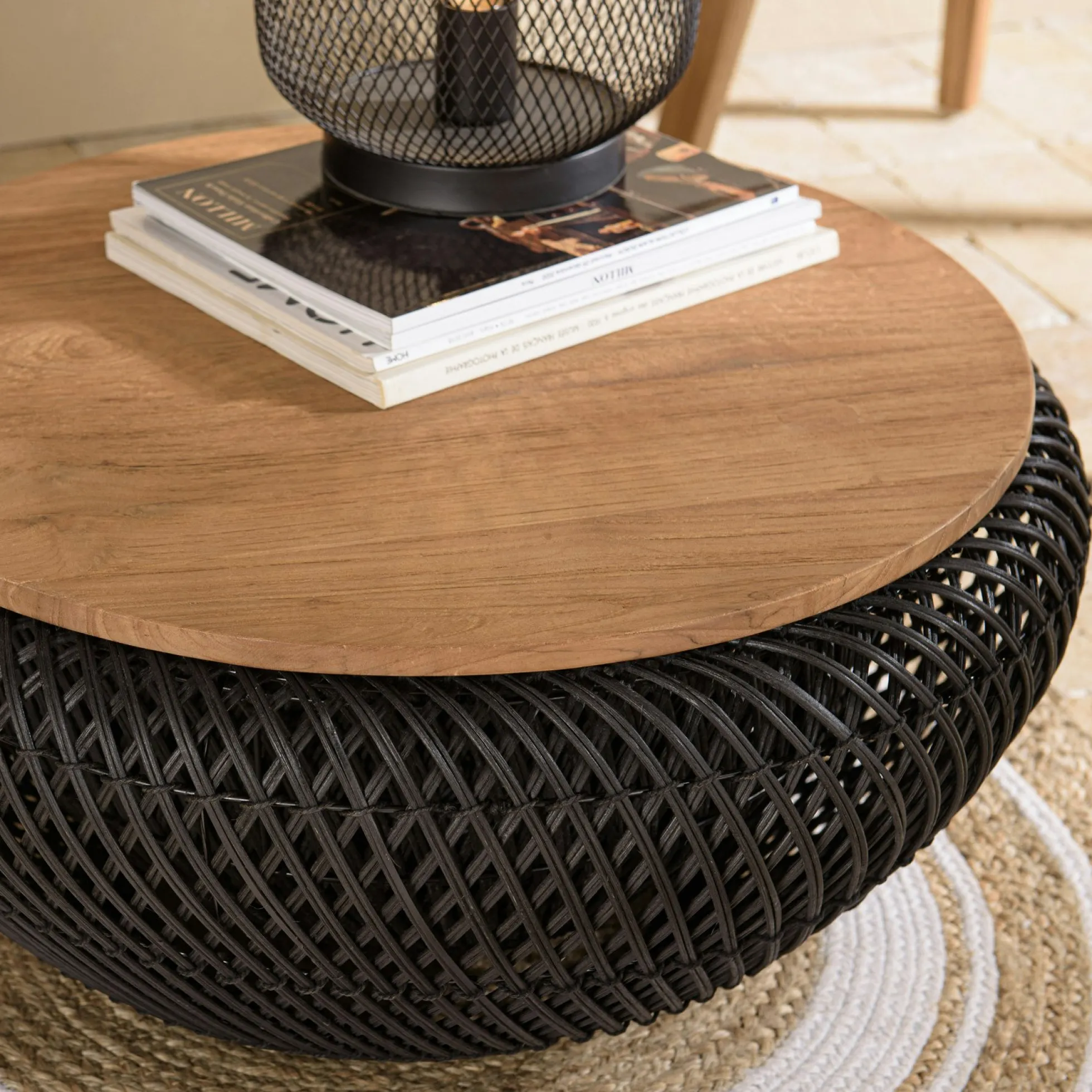 Table basse coffre ronde rotin noir et teck recyclé 66 cm SWING