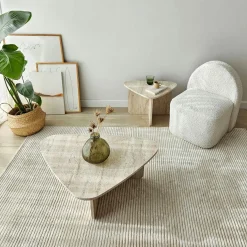 Table basse effet travertin, triangle organique (x2) MARFA