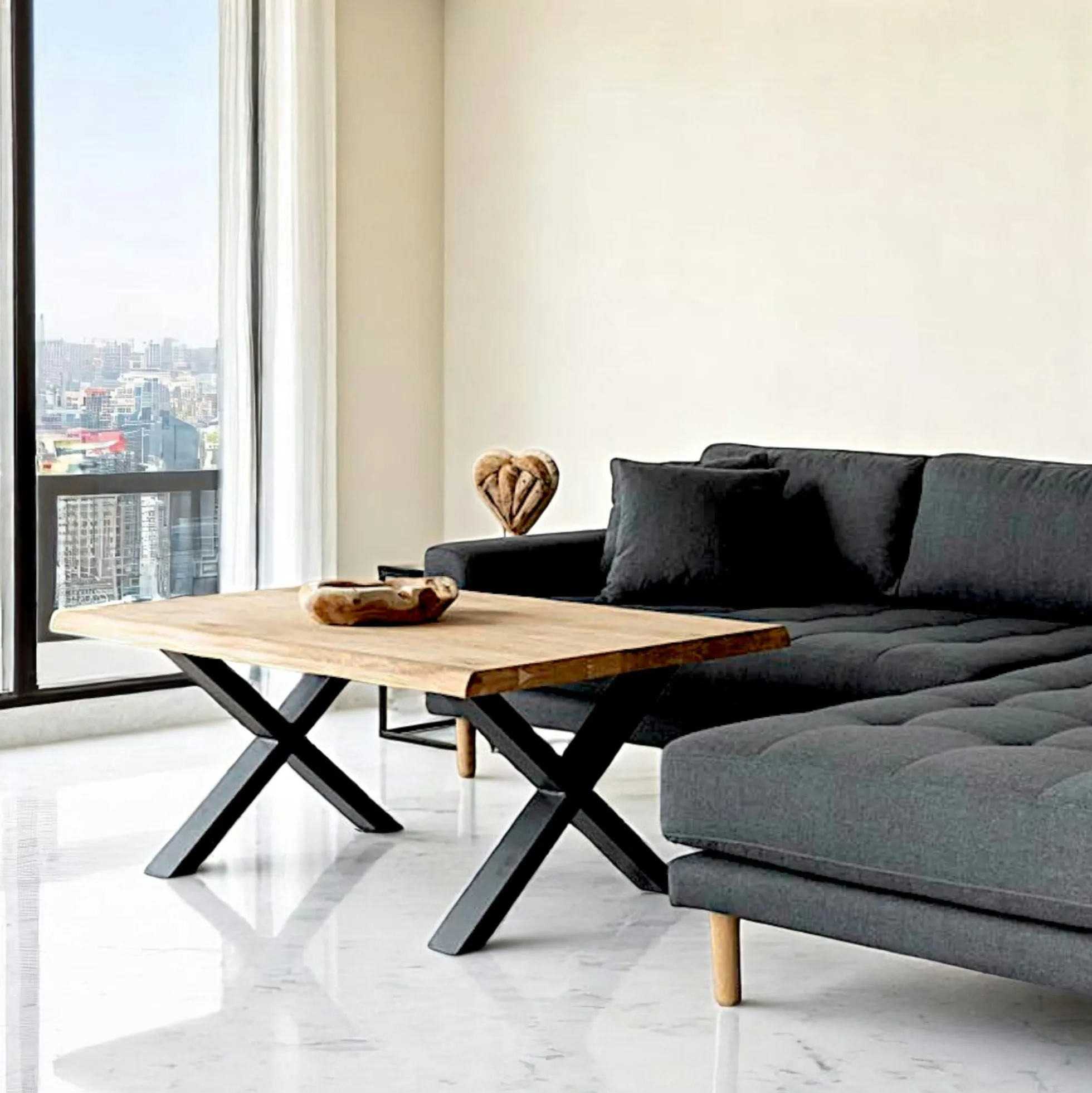 Table basse en bois de chêne blond avec bordures naturelles SAVONE