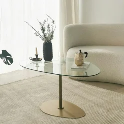 Table basse en verre forme triangle organique pied doré TULUM