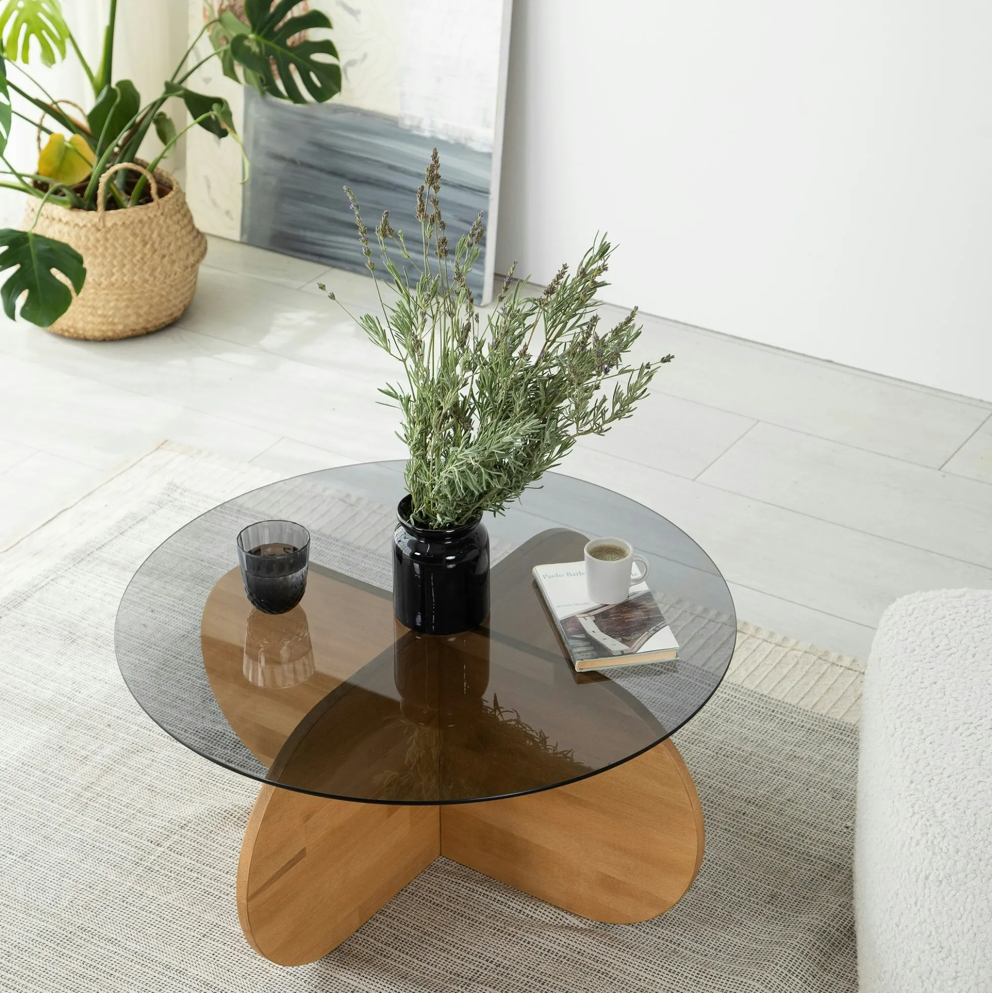 Table basse en verre fumé – pied en croix bois clair ANZIO