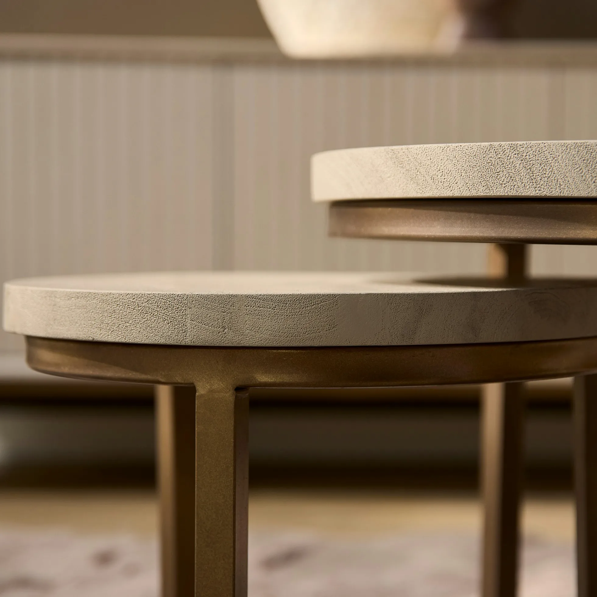Table basse gigogne bois sable pied bronze (lot de 3) CORTINA