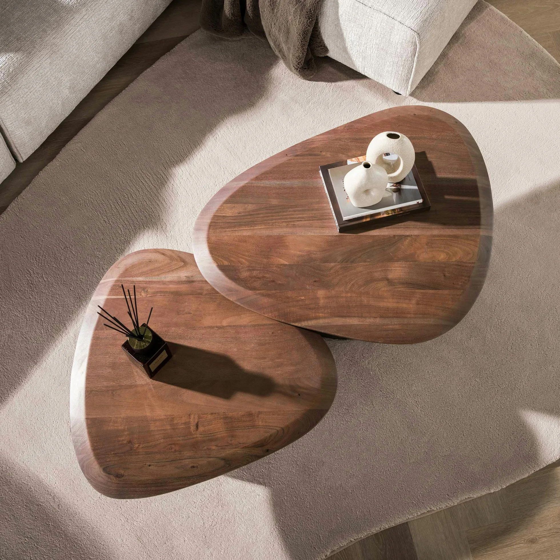 Table basse gigogne triangulaire bois foncé et métal (x2) NAKO