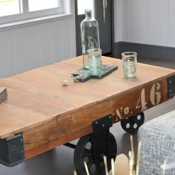 Table basse industrielle vintage bois recyclé roues LEEDS