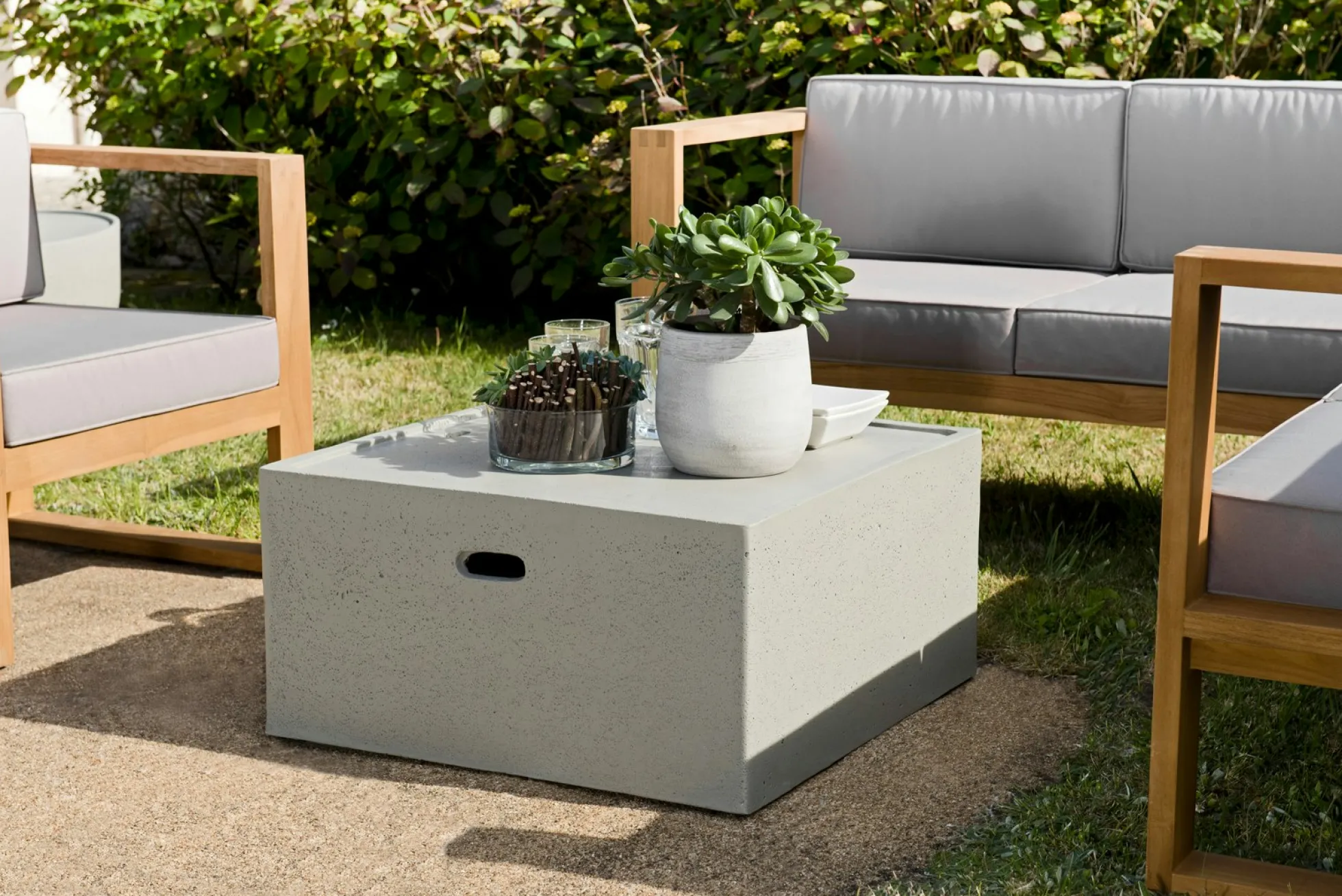 Table basse jardin béton forme carrée HERCULE