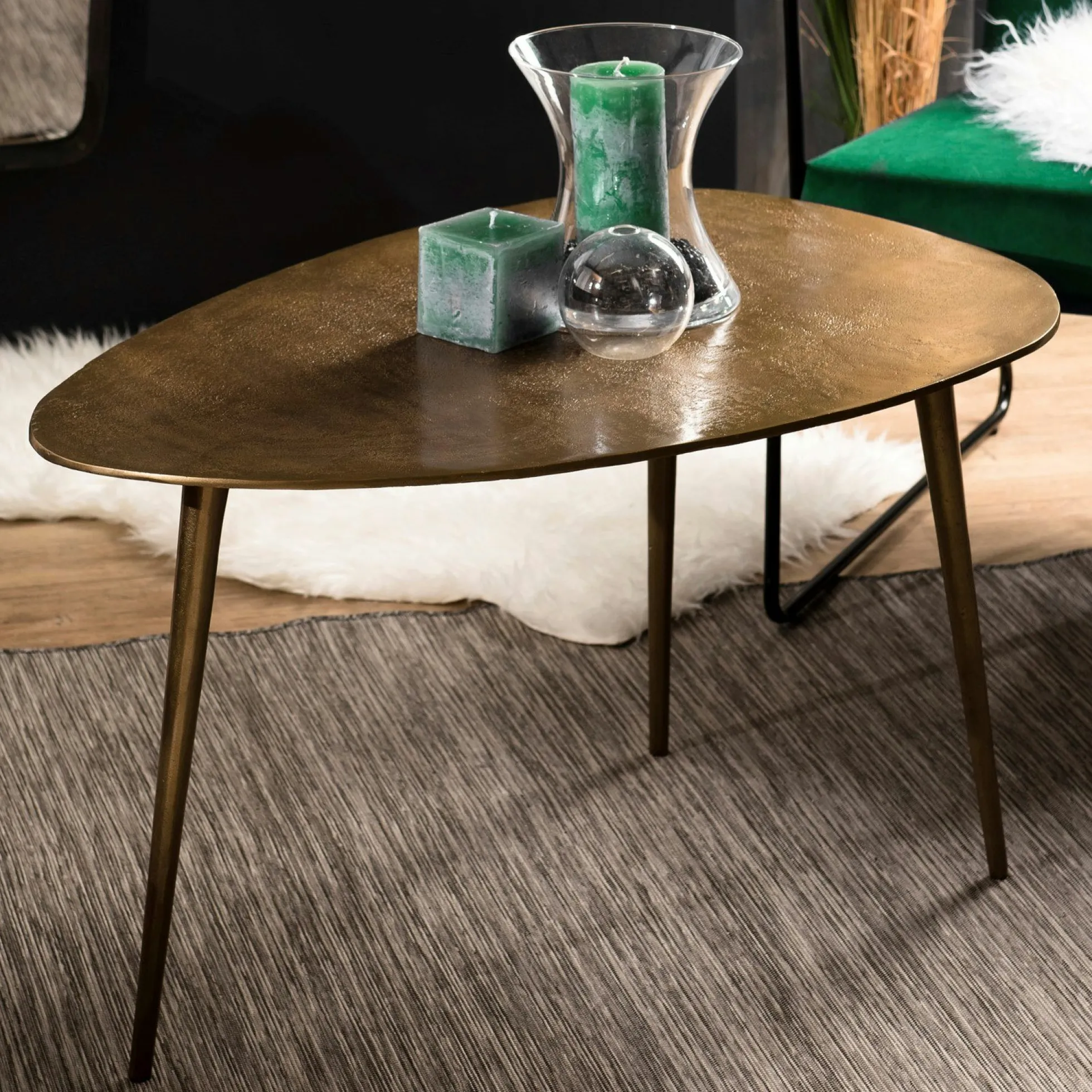 Table basse moderne forme goutte dorée ZALA