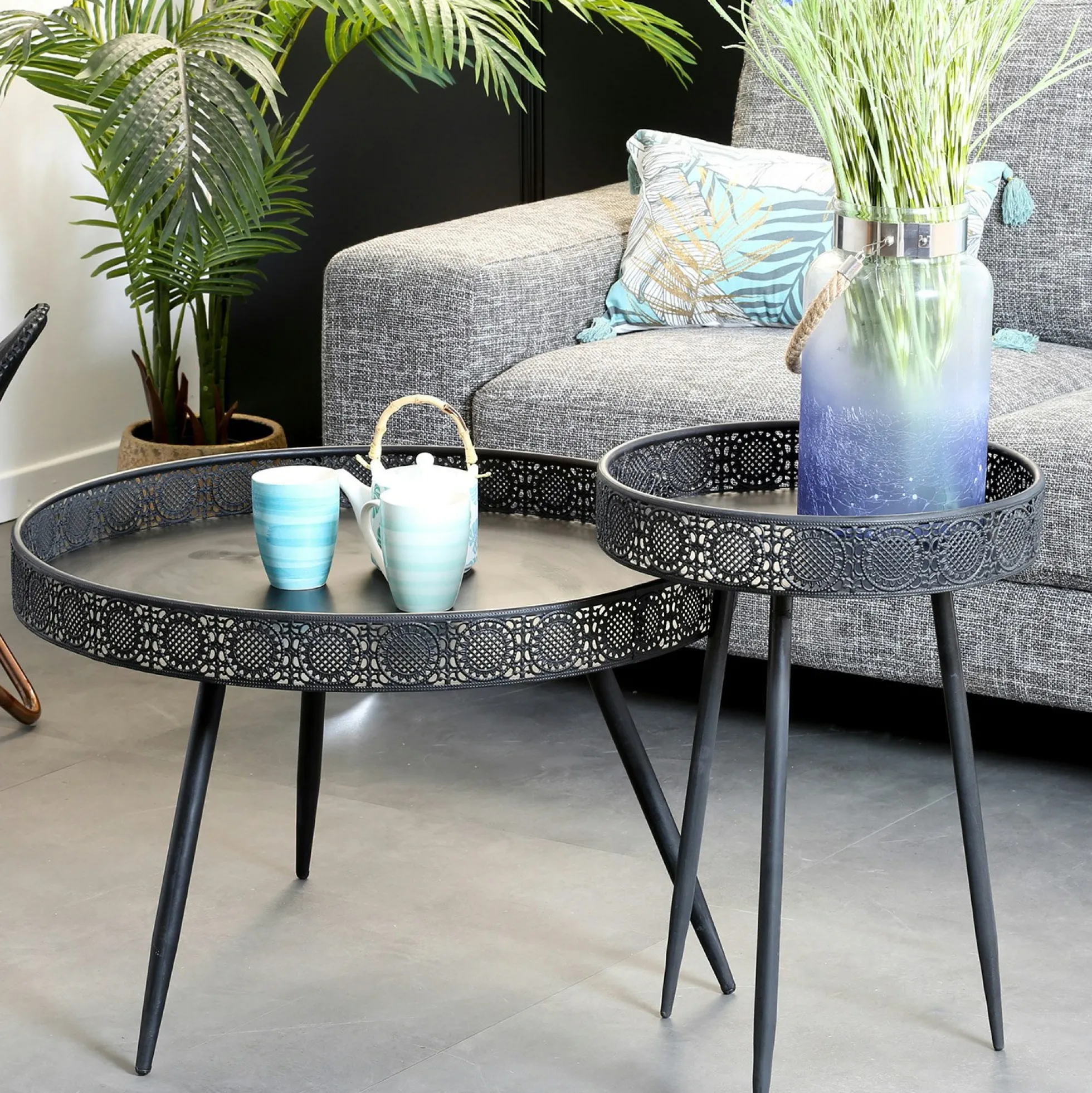 Table basse métal noir motifs ajourés grand modèle