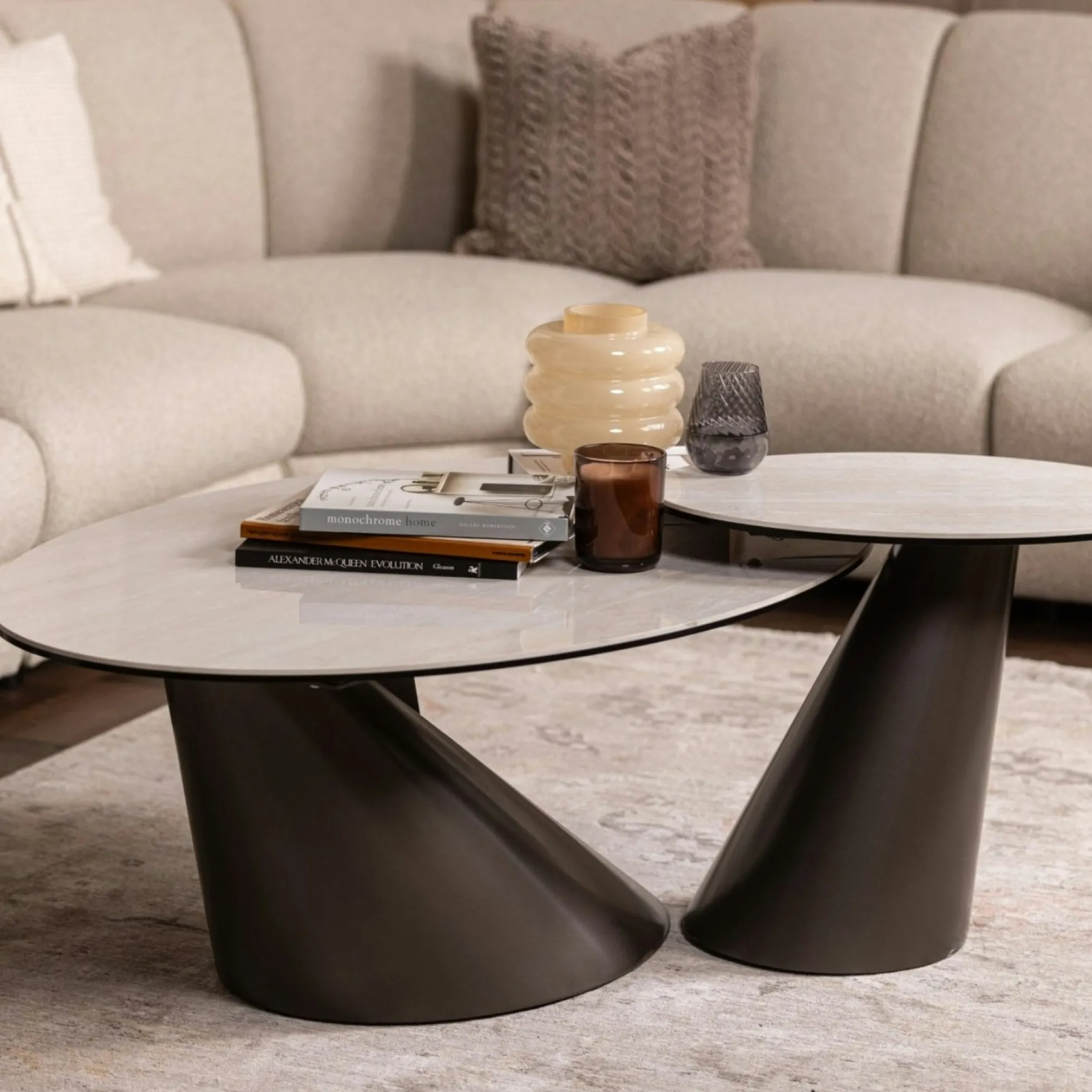 Table basse ovale design en céramique blanche GIULIA