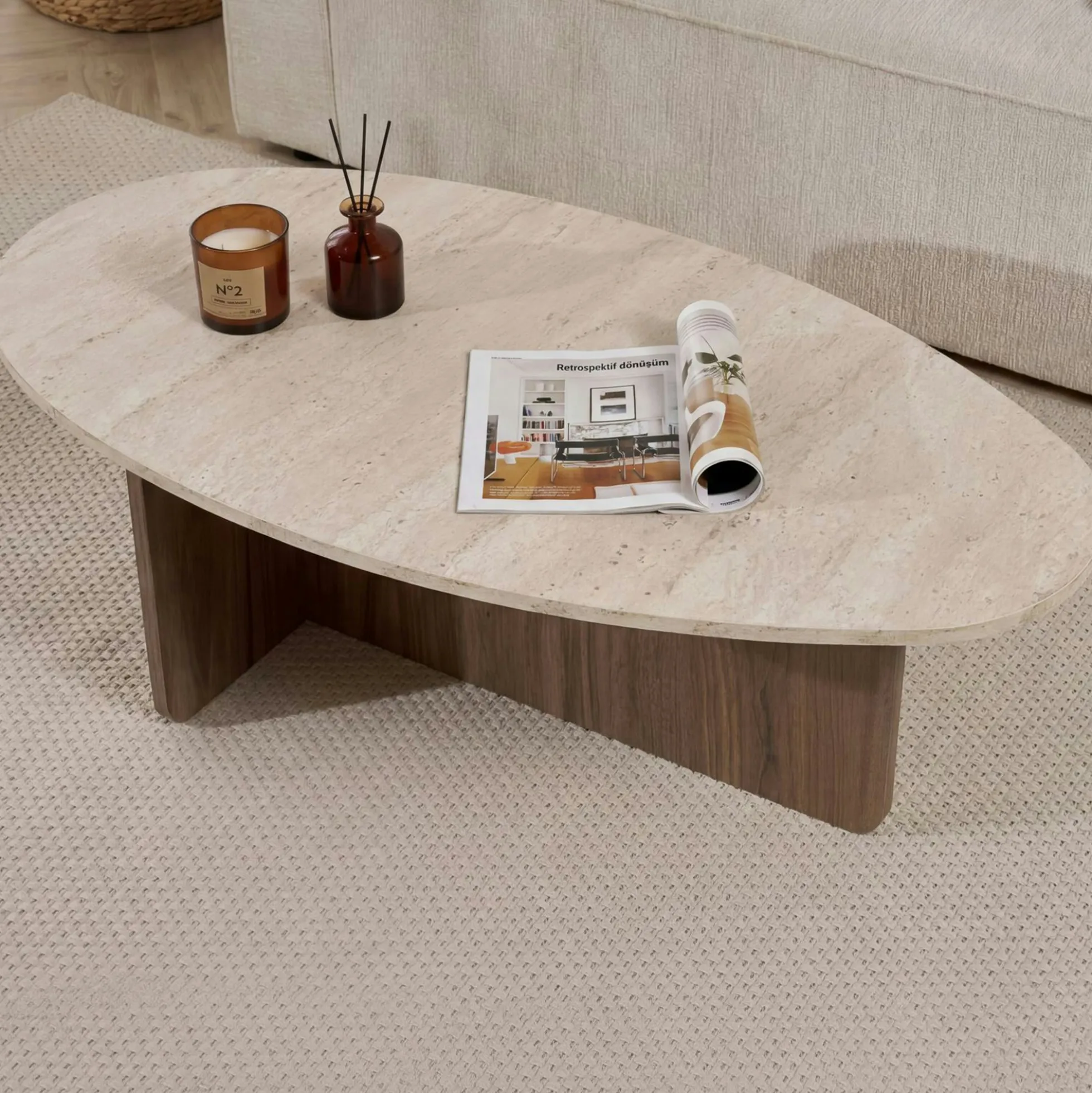 Table basse ovale organique décor travertin et noyer MARFA