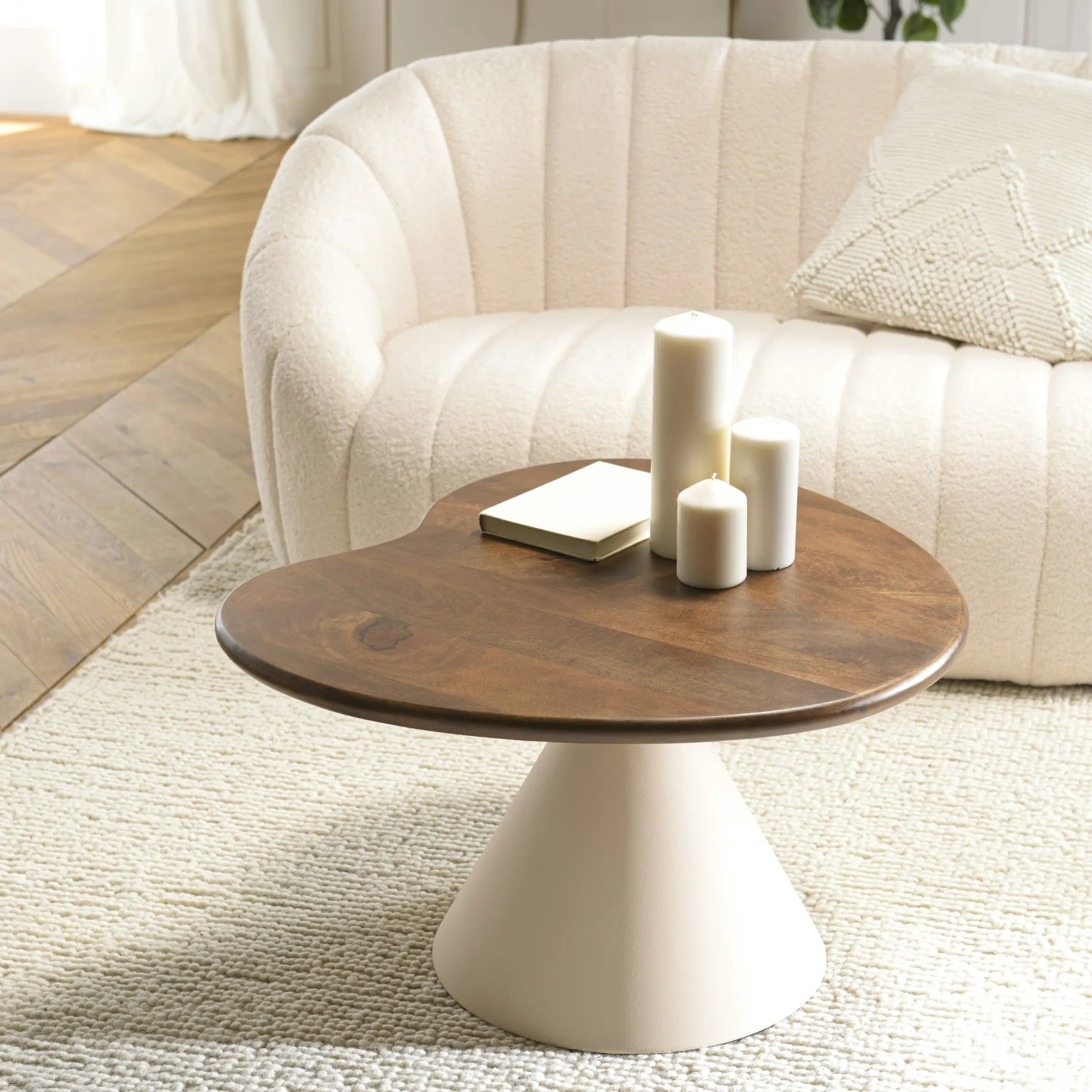 Table basse ovoïde plateau en manguier pied ivoire TOSCA