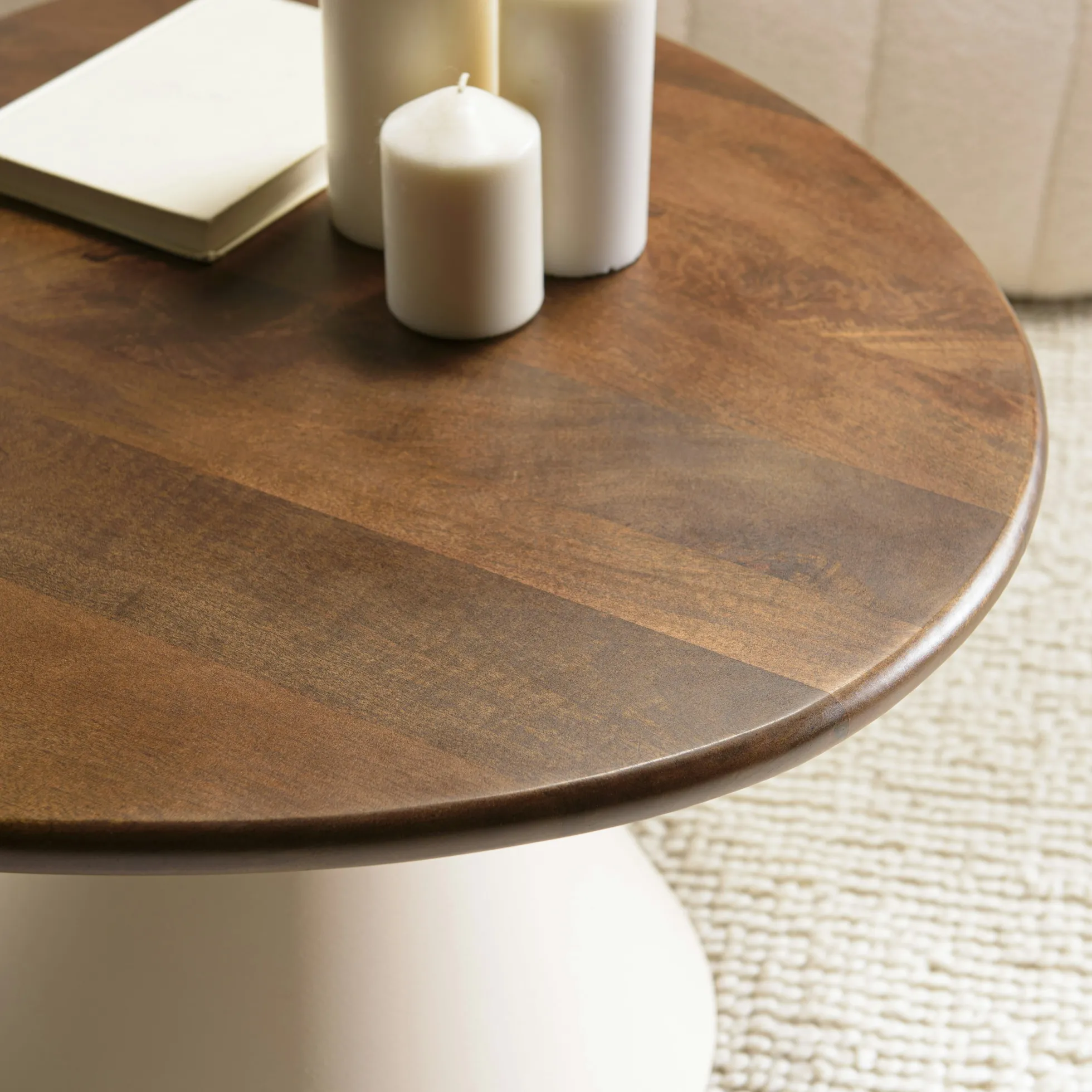 Table basse ovoïde plateau en manguier pied ivoire TOSCA