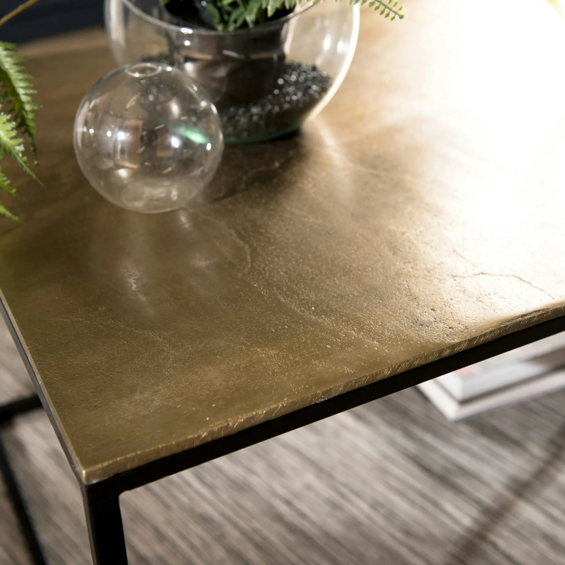 Table basse rectangulaire dorée ZALA