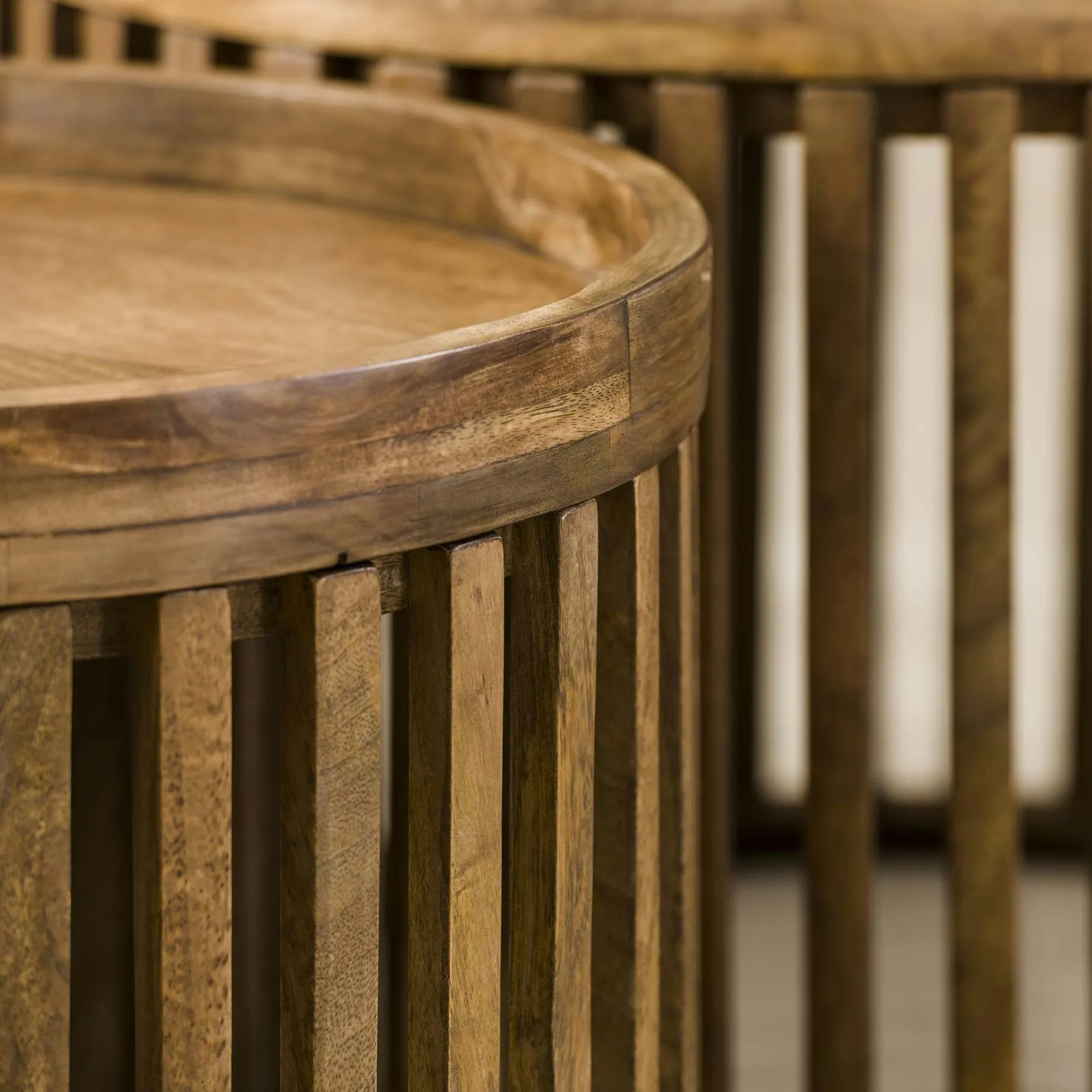 Table basse ronde ajourée en manguier (lot de 2) DELHI