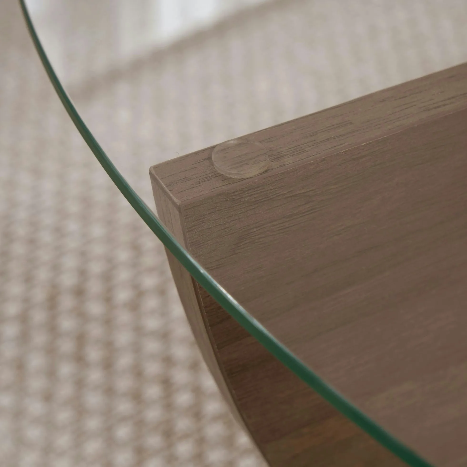 Table basse ronde en verre pied croisé effet noyer SALTA