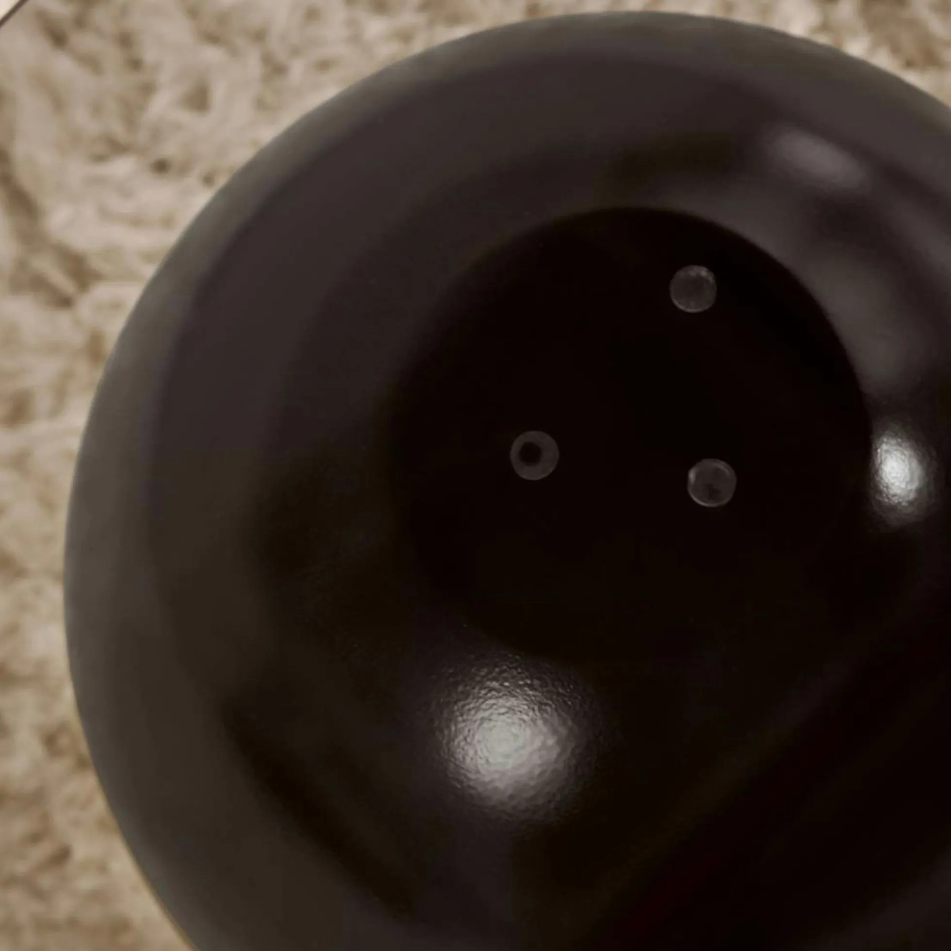 Table basse ronde verre fumé - 3 pieds boules noirs KOCHI