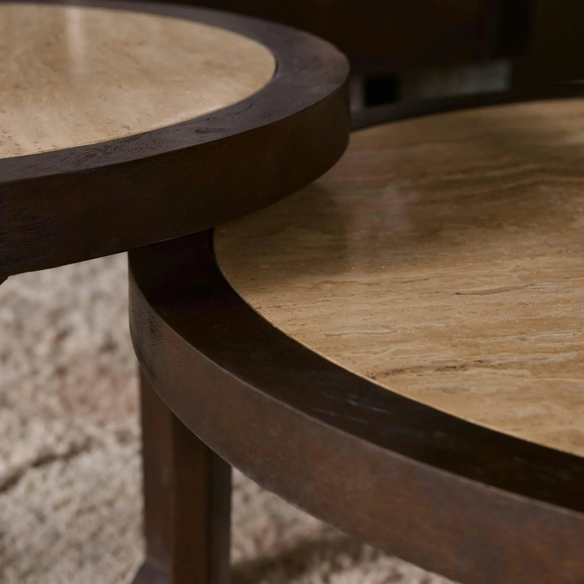 Table basse travertin et bois 3 pieds Ø75 cm DUOMO