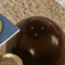 Table basse verre ambré design – 3 pieds boules marrons KOCHI