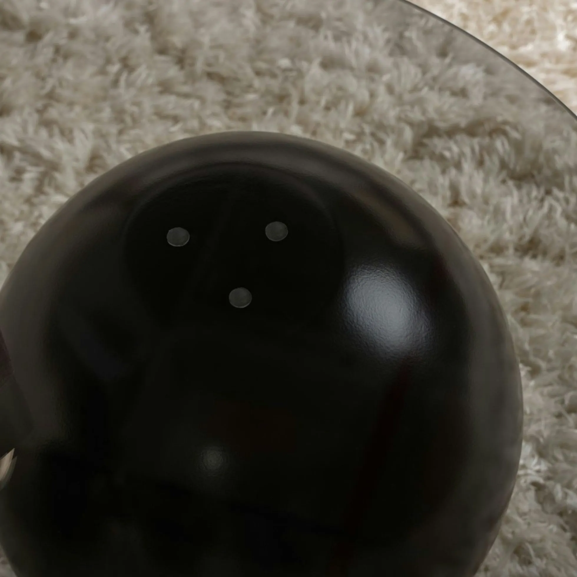 Table basse verre fumé design - 3 pieds boules noirs KOCHI