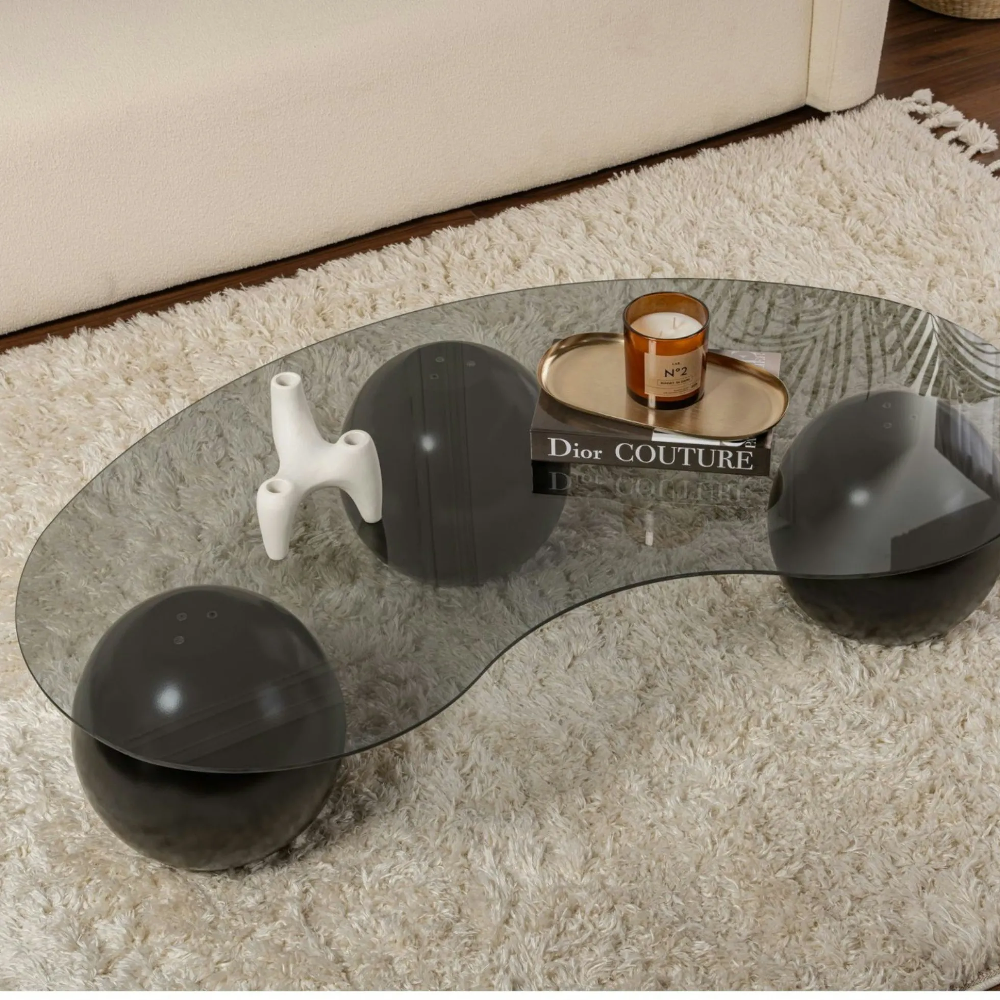Table basse verre fumé design - 3 pieds boules noirs KOCHI