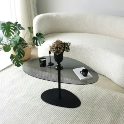 Table basse verre fumé, forme triangle organique TULUM