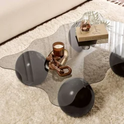 Table basse verre gris profil ondulé - 4 pieds noirs KOCHI