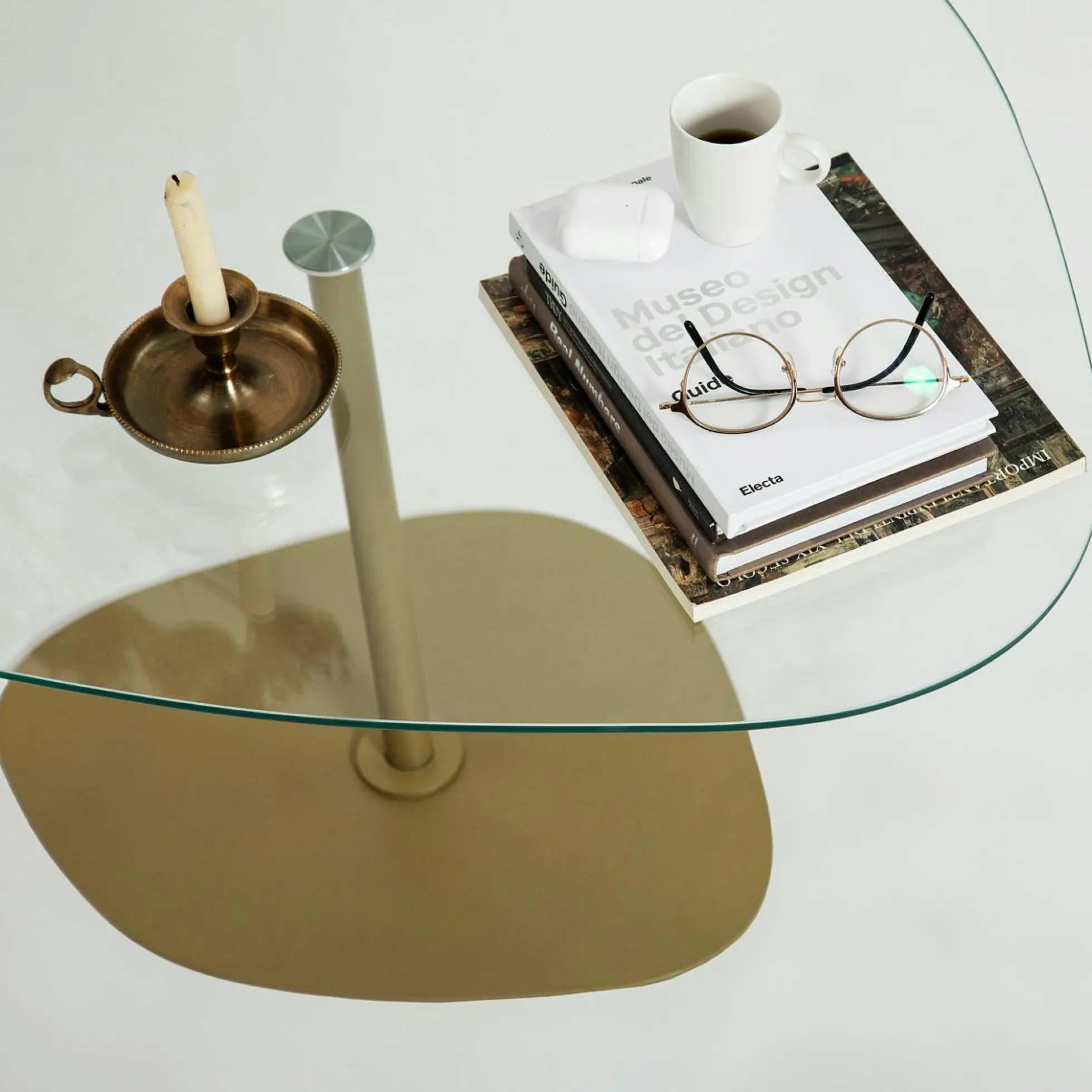 Table basse verre minimaliste forme galet et pied doré TULUM