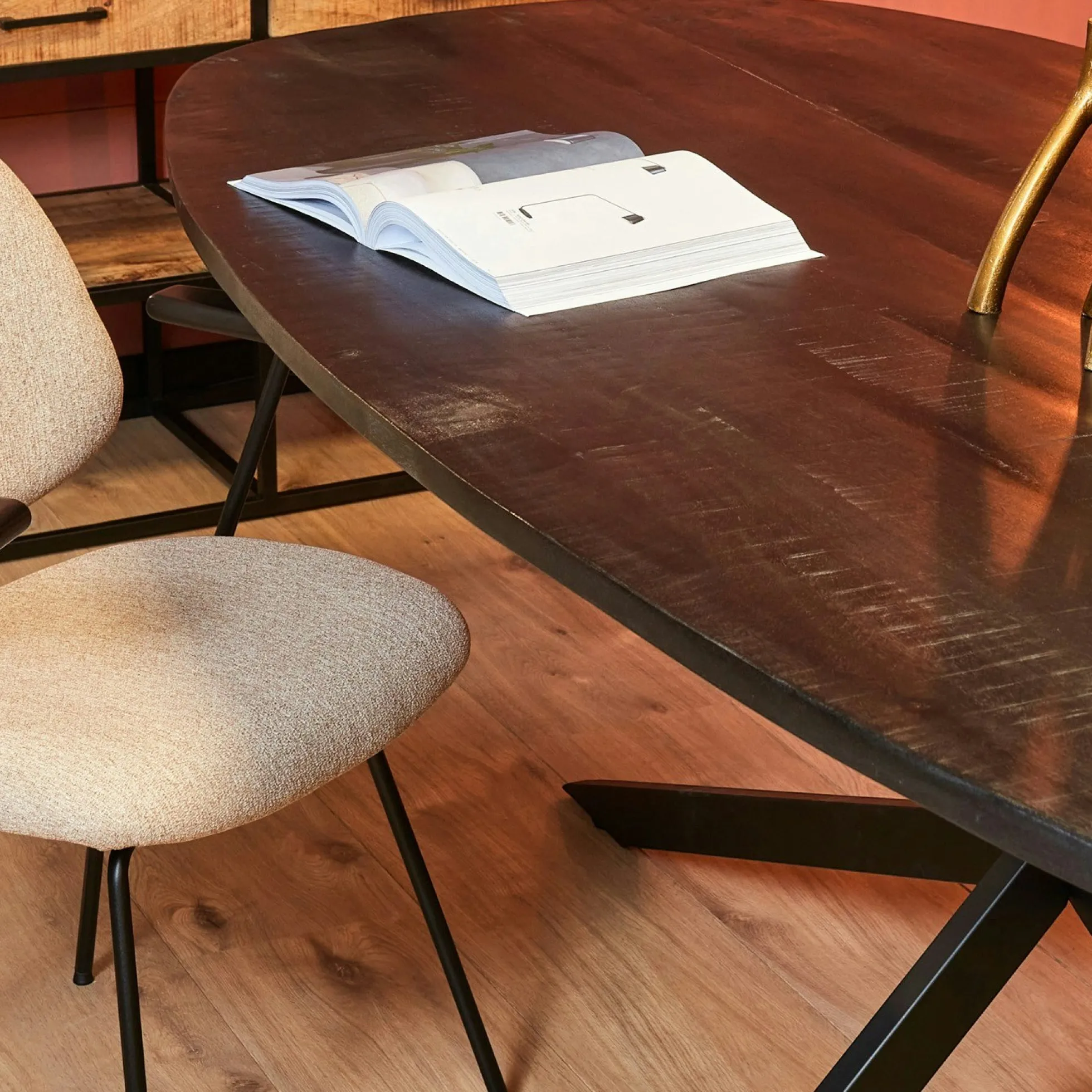 Table bords arrondis bois noir 240 cm UTAH