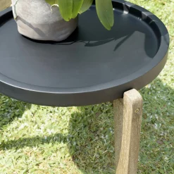 Table d'appoint ronde pour jardin béton noir mat et pieds bois HERCULE