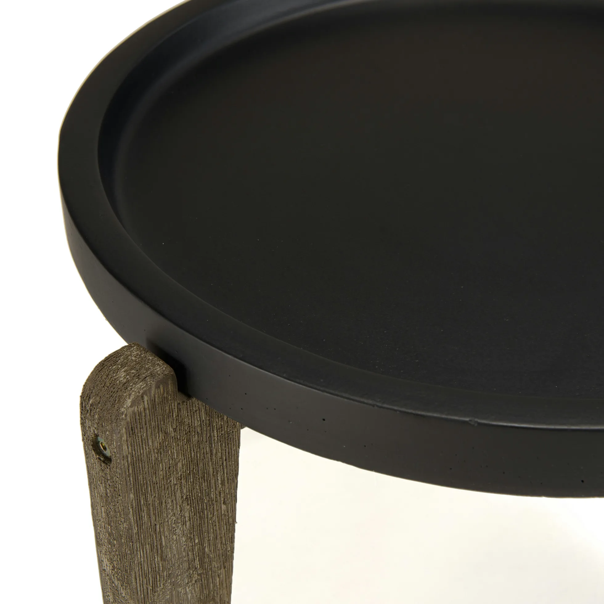 Table d'appoint ronde pour jardin béton noir mat et pieds bois HERCULE
