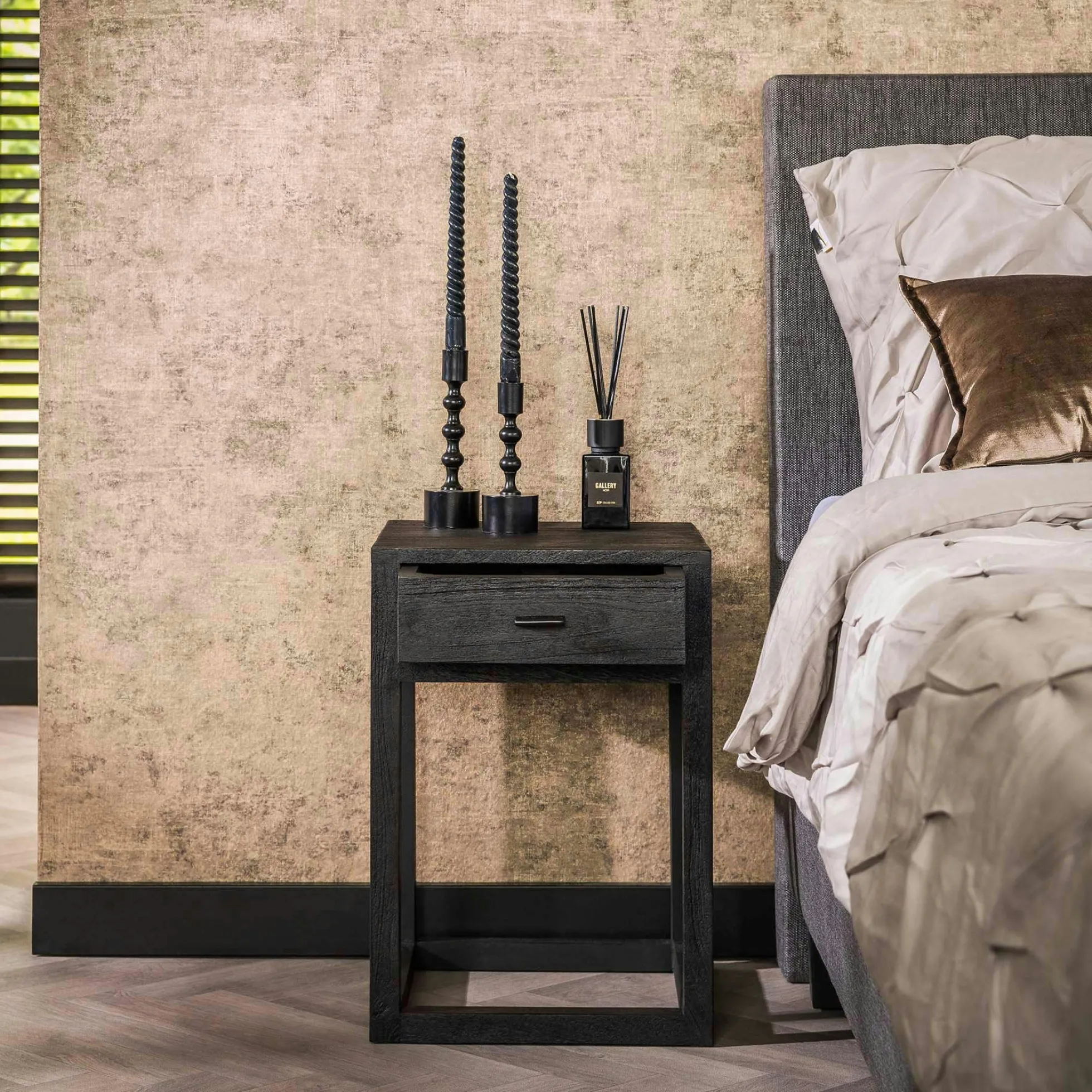 Table de chevet noire en bois WOODY