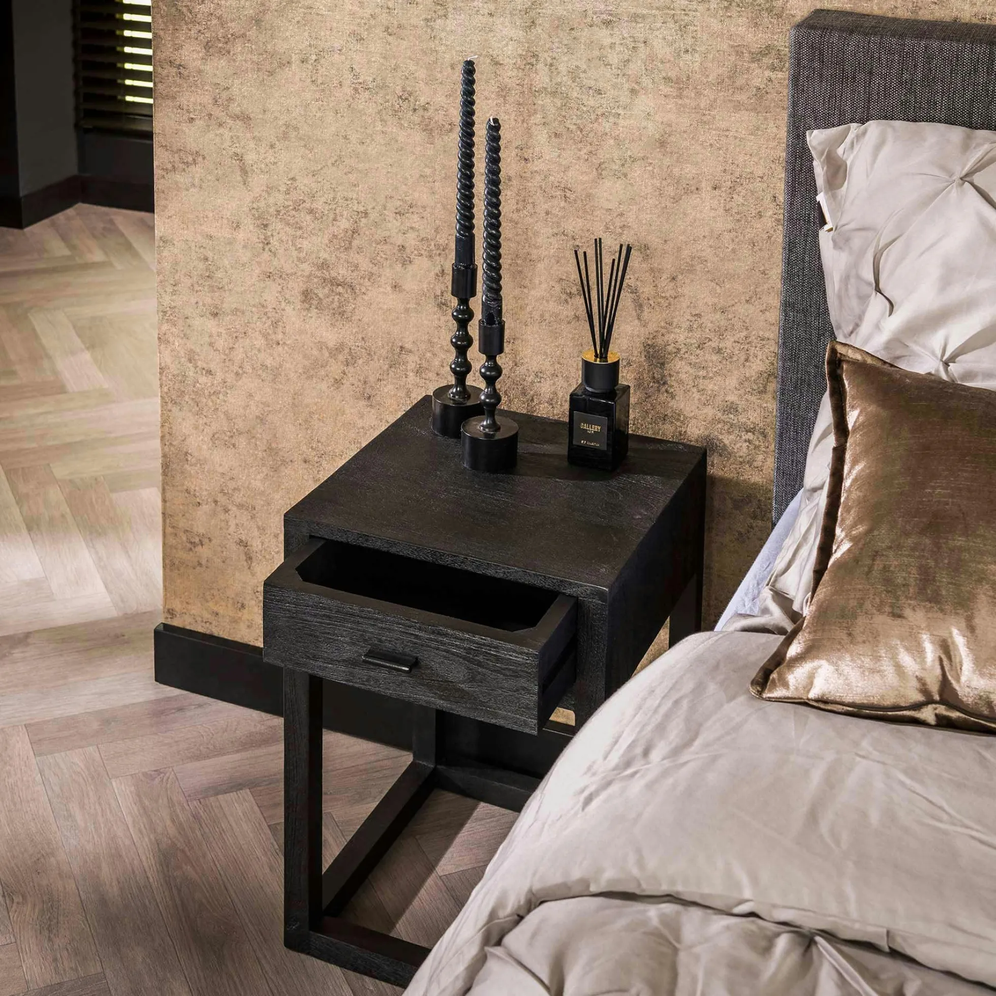 Table de chevet noire en bois WOODY