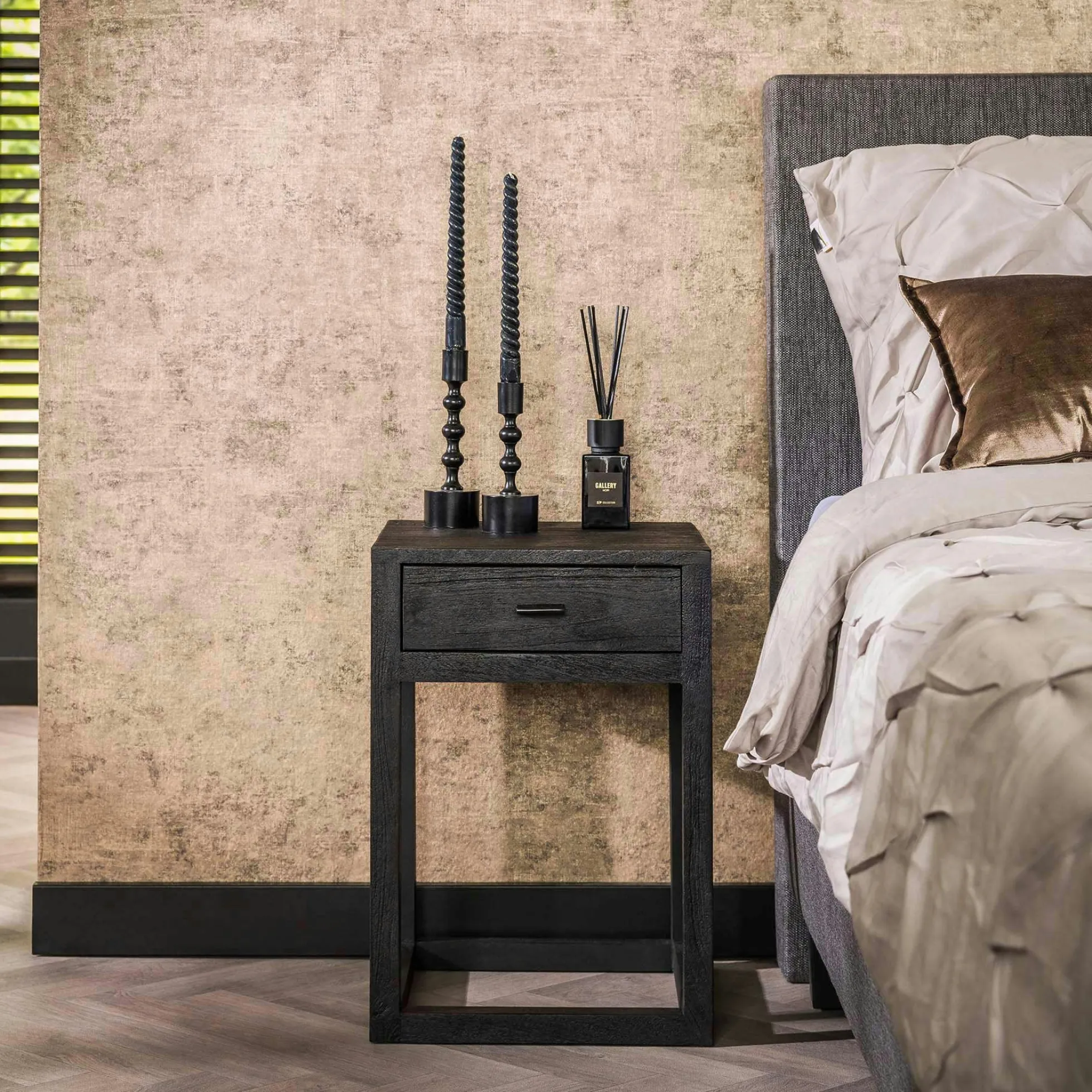 Table de chevet noire en bois WOODY