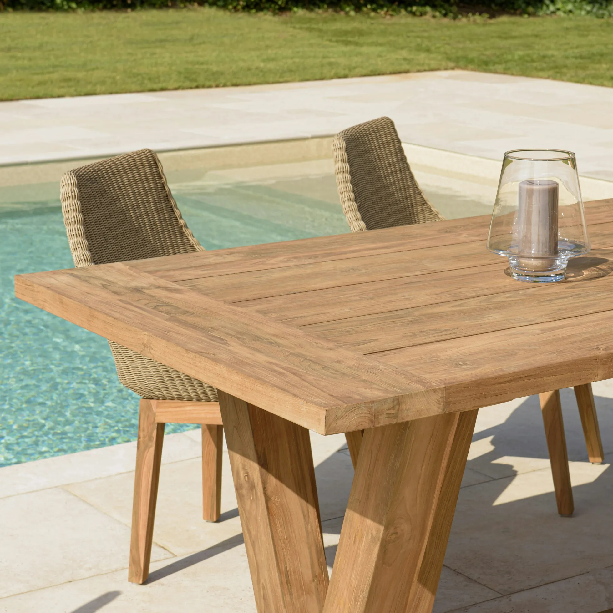 Table de jardin pieds en V teck recyclé naturel 220 cm MANY