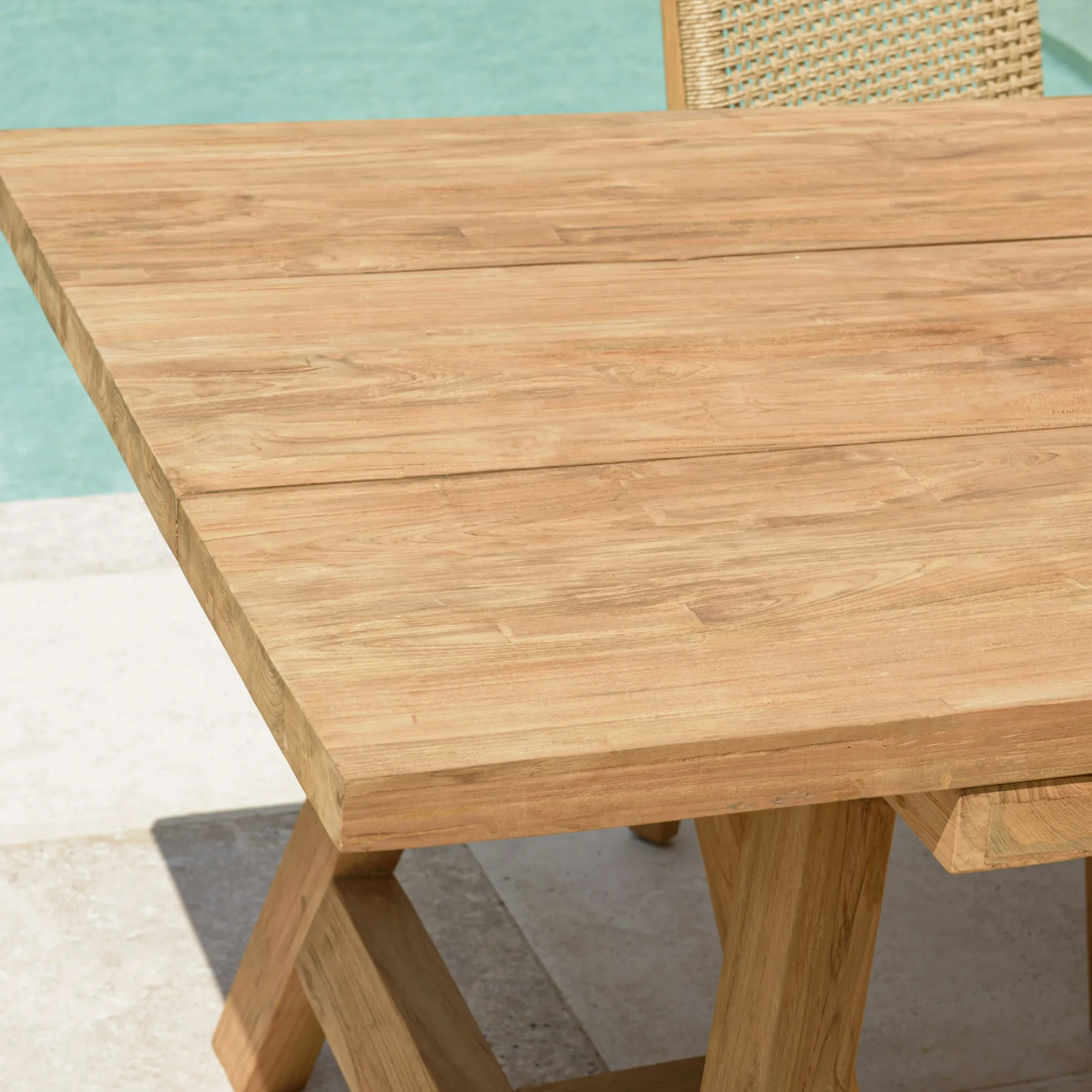 Table de jardin pieds tréteaux teck recyclé naturel 220 cm MANY