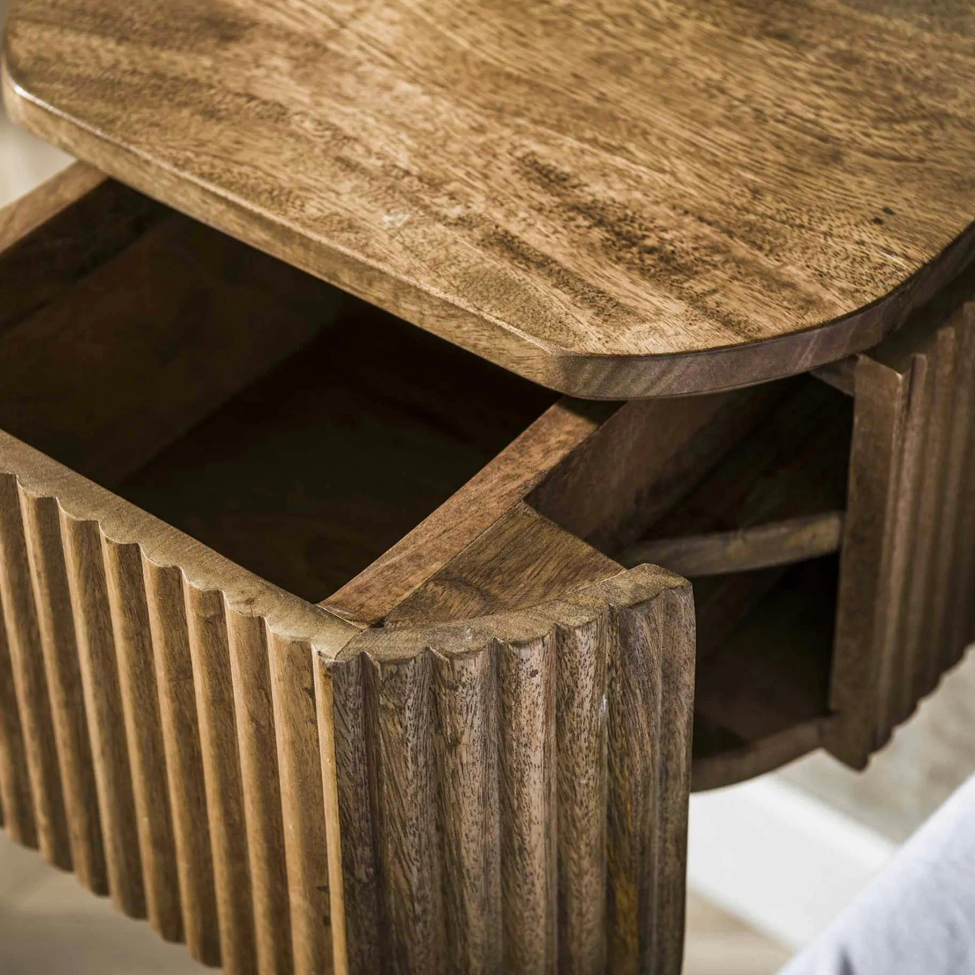 Table de nuit bois – 1 tiroir, motif baguette 32 cm DELHI