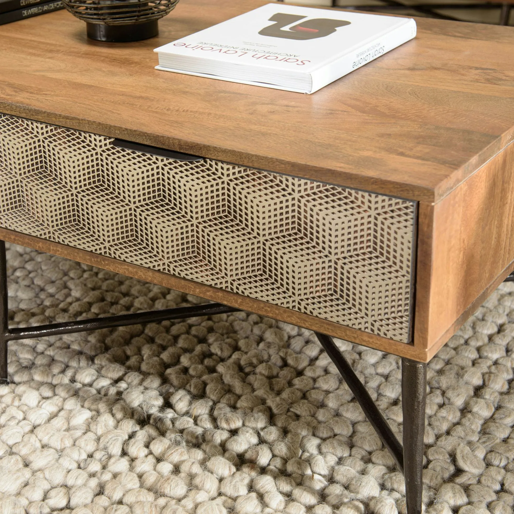 Table de salon bois exotique pieds métal croisés 2 tiroirs motifs losanges KANHA