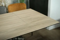 Table en céramique extensible aspect bois pied croisé 180-280 cm LOMBARDIE