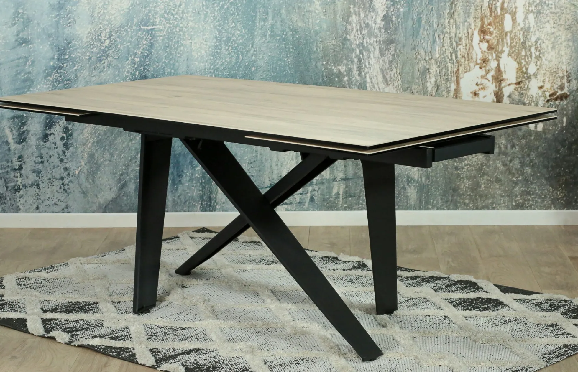 Table en céramique extensible aspect bois pied croisé 180-280 cm LOMBARDIE