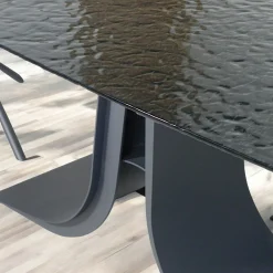 Table en verre ondulé noir extensible 180-260 cm LIGURIE