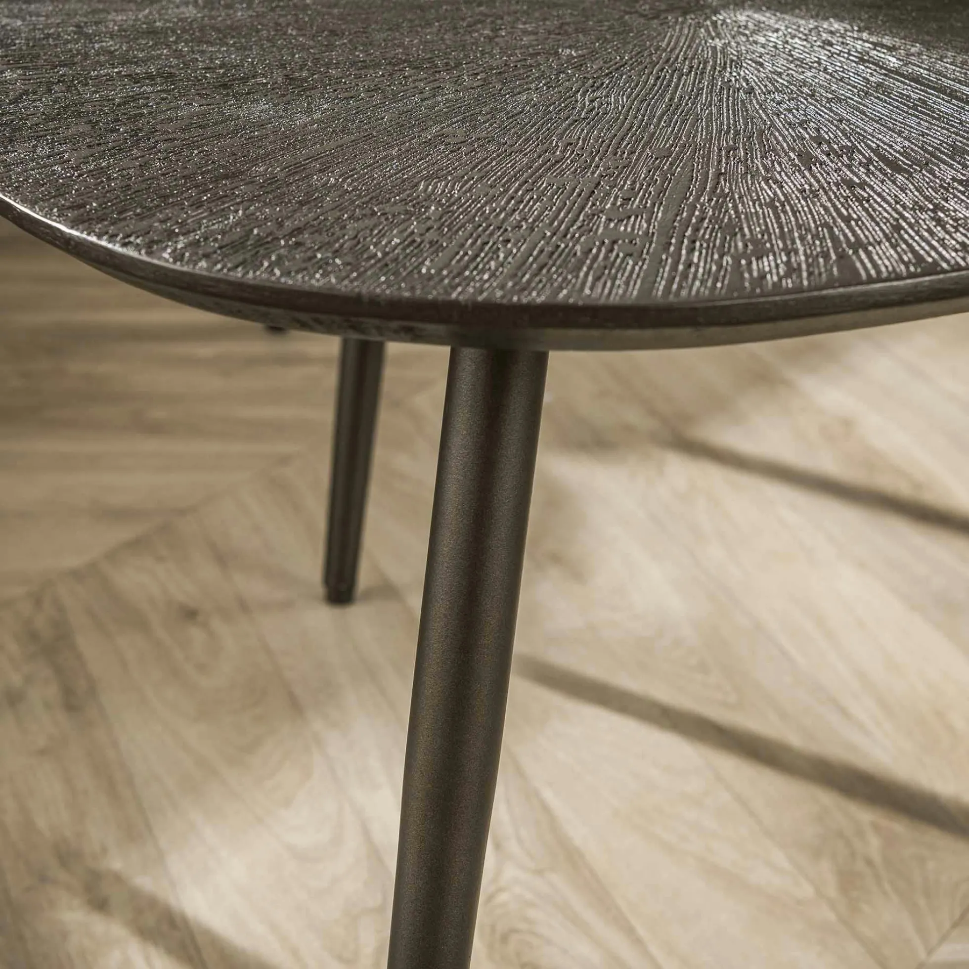 Table gigogne organique – brun bronze, forme libre (lot de 2) RALF