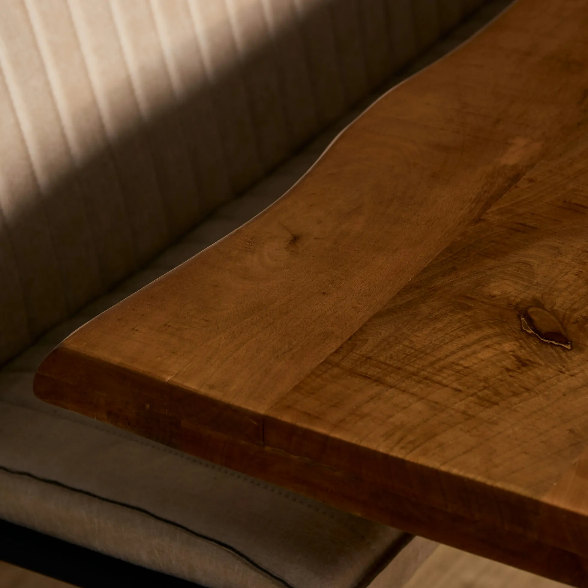 Table à manger bois à bords naturels 220 cm CALERO