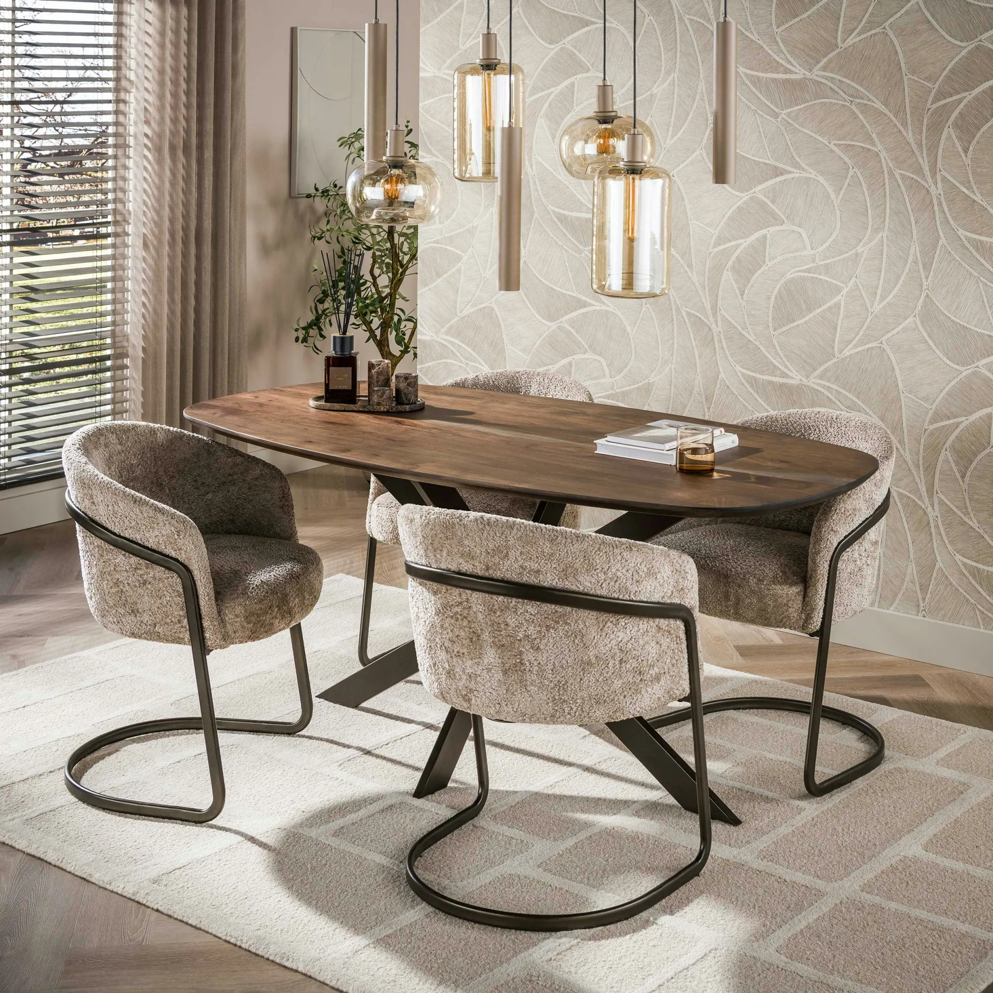 Table à manger bois d'acacia foncé bords arrondis 180 cm NAKO