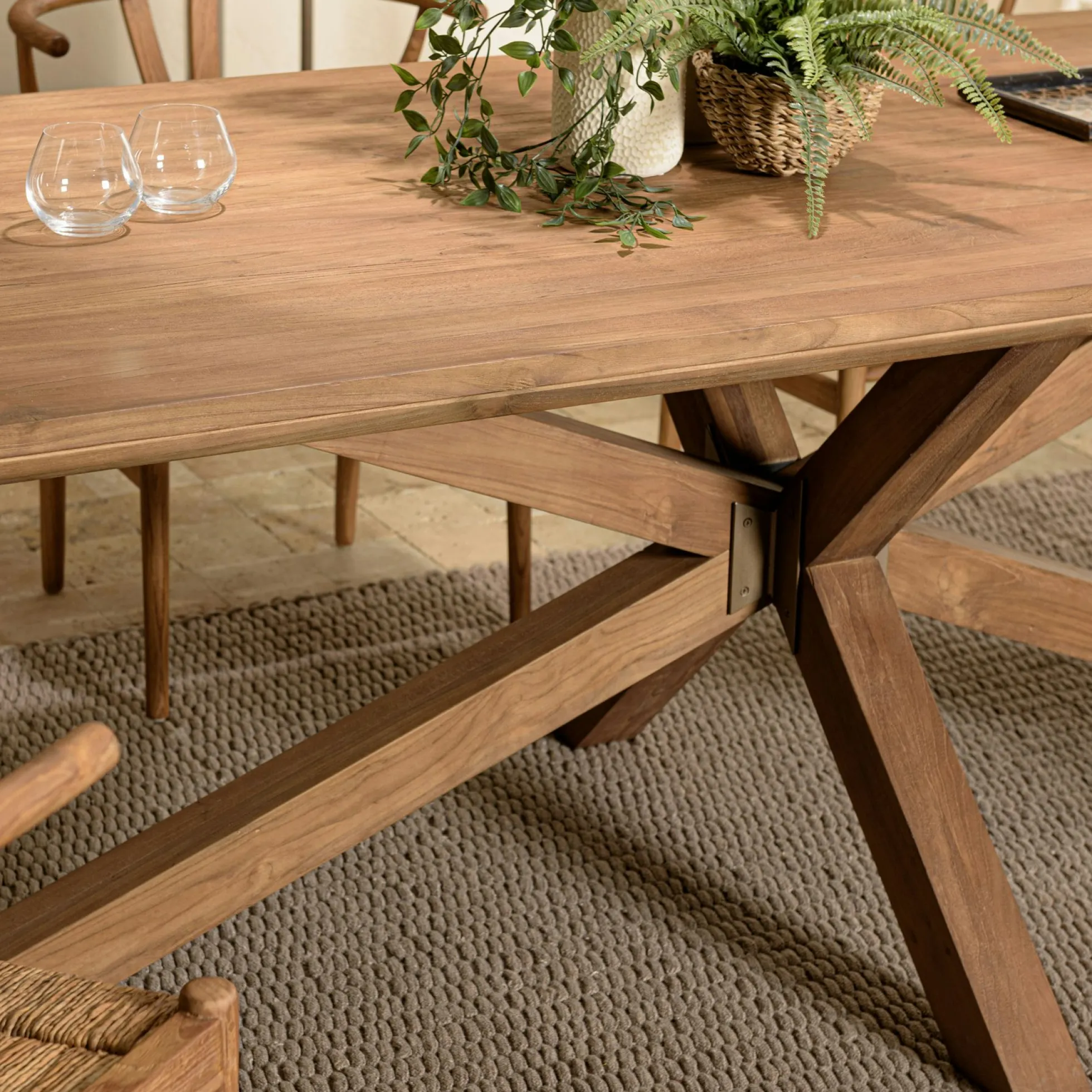 Table à manger 240 cm en teck recyclé massif pied mikado bois SWING